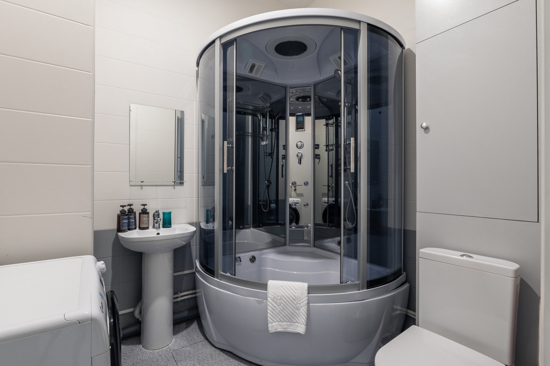 Делюкс на 18 этаже с видом на парк и большой лоджией