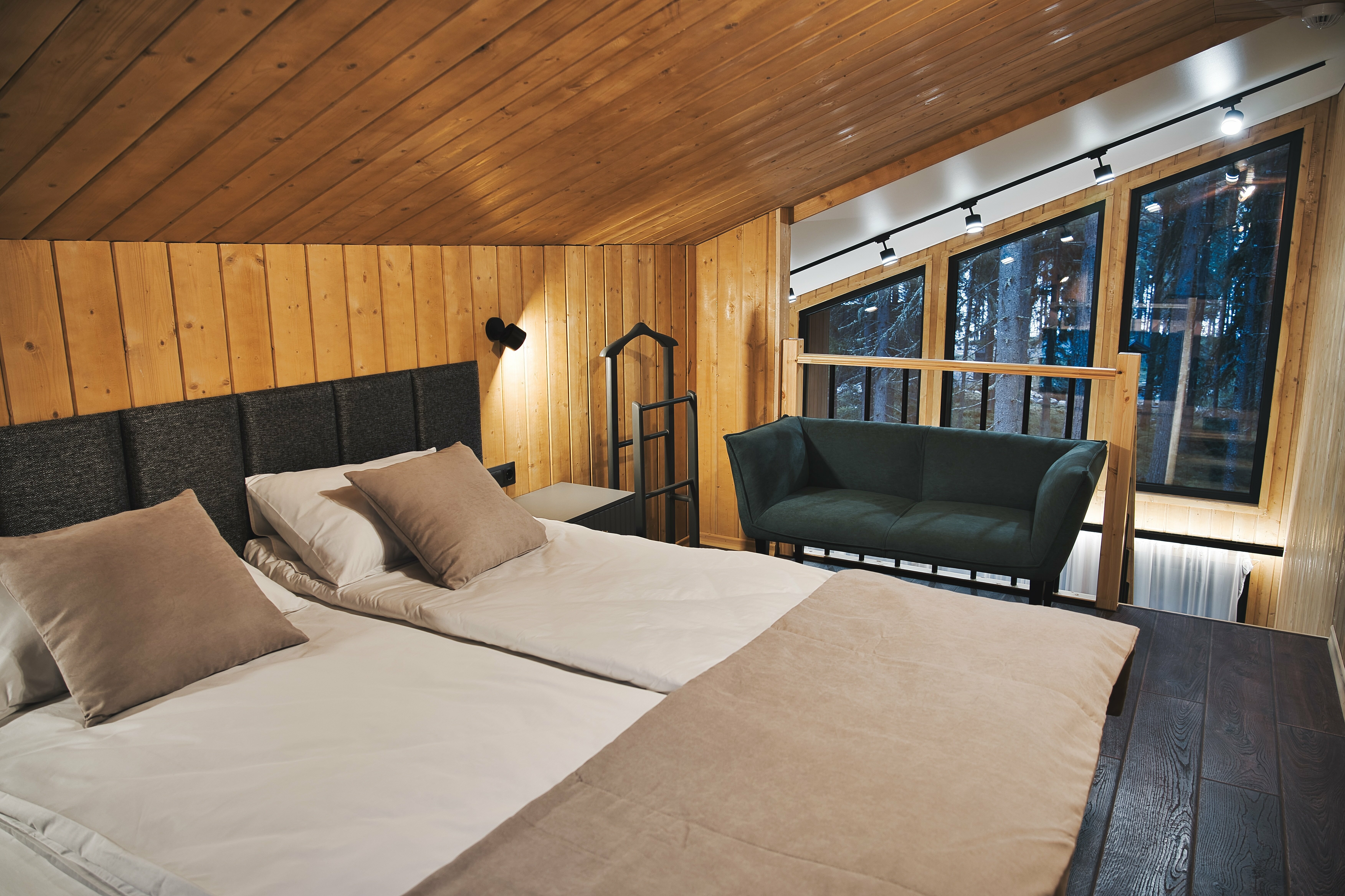 Трехместный номер с видом на озеро