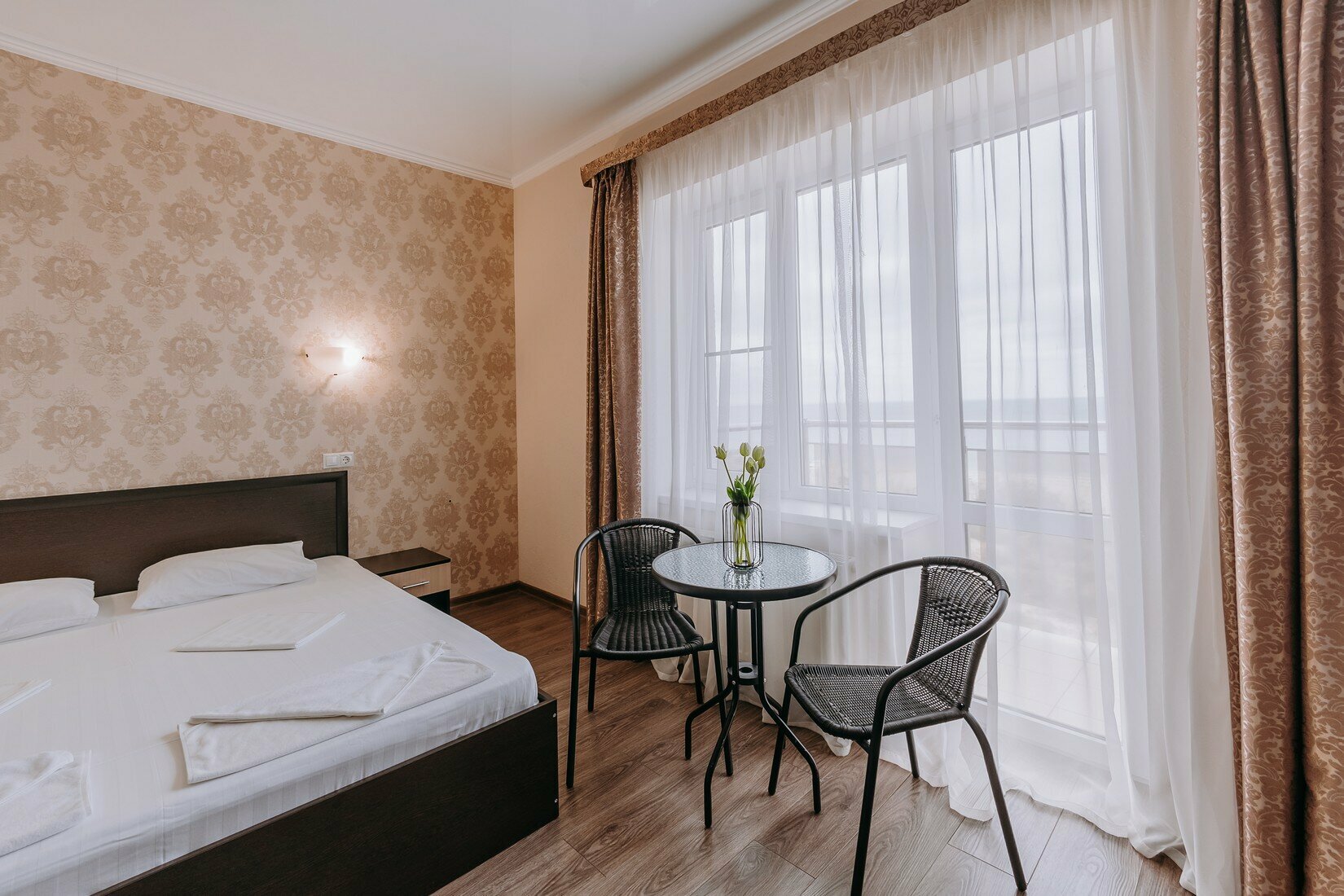 Стандарт двухместный с видом на море  1 двуспальная кровать