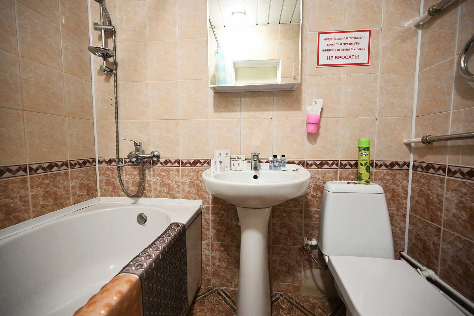 Первой категории (3-мест, 2-комн) первая категория 2-корпус