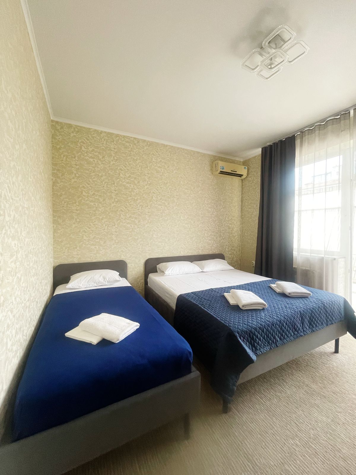 Трехместный номер с балконом