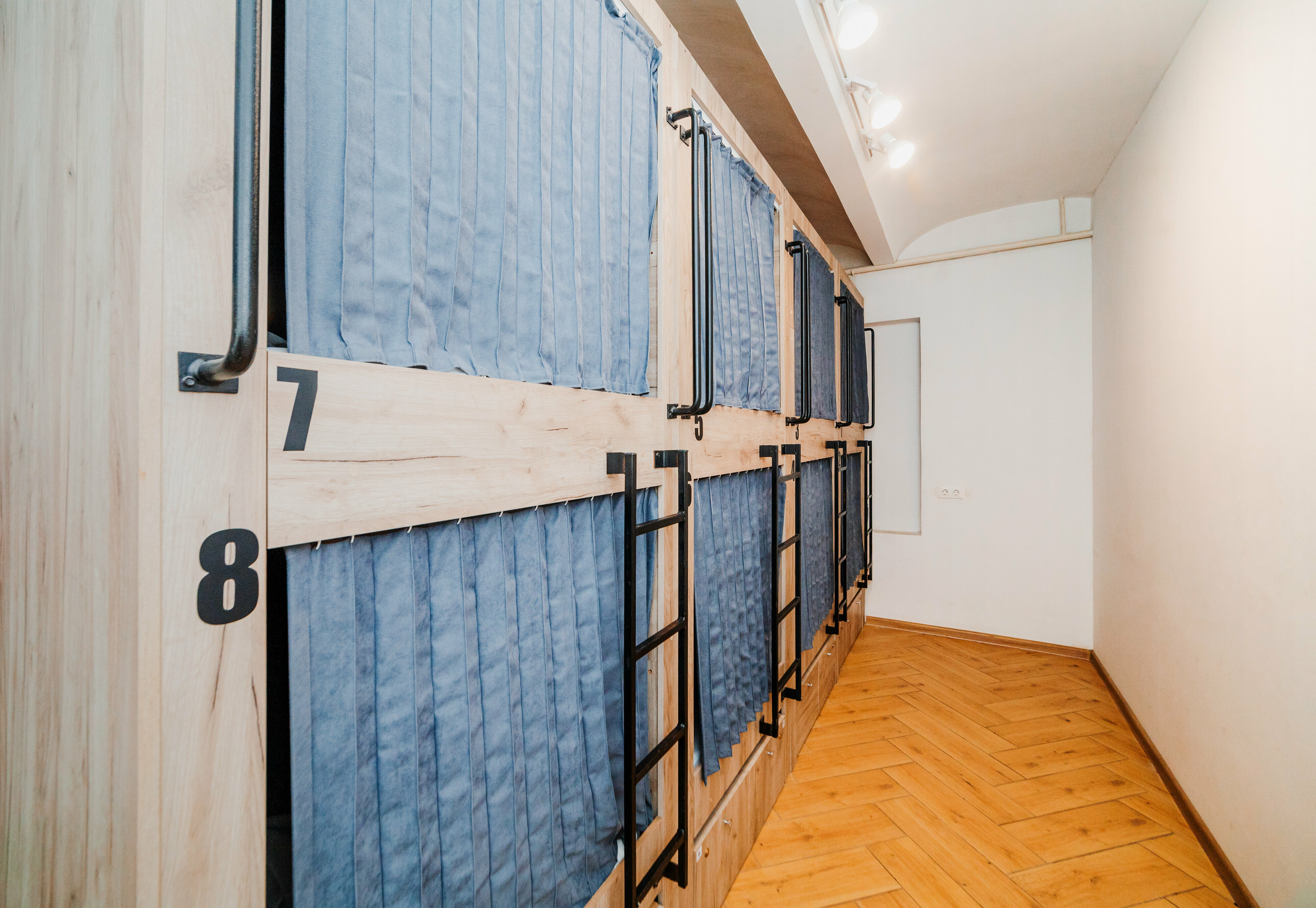 Верхнее место в номере для мужчин