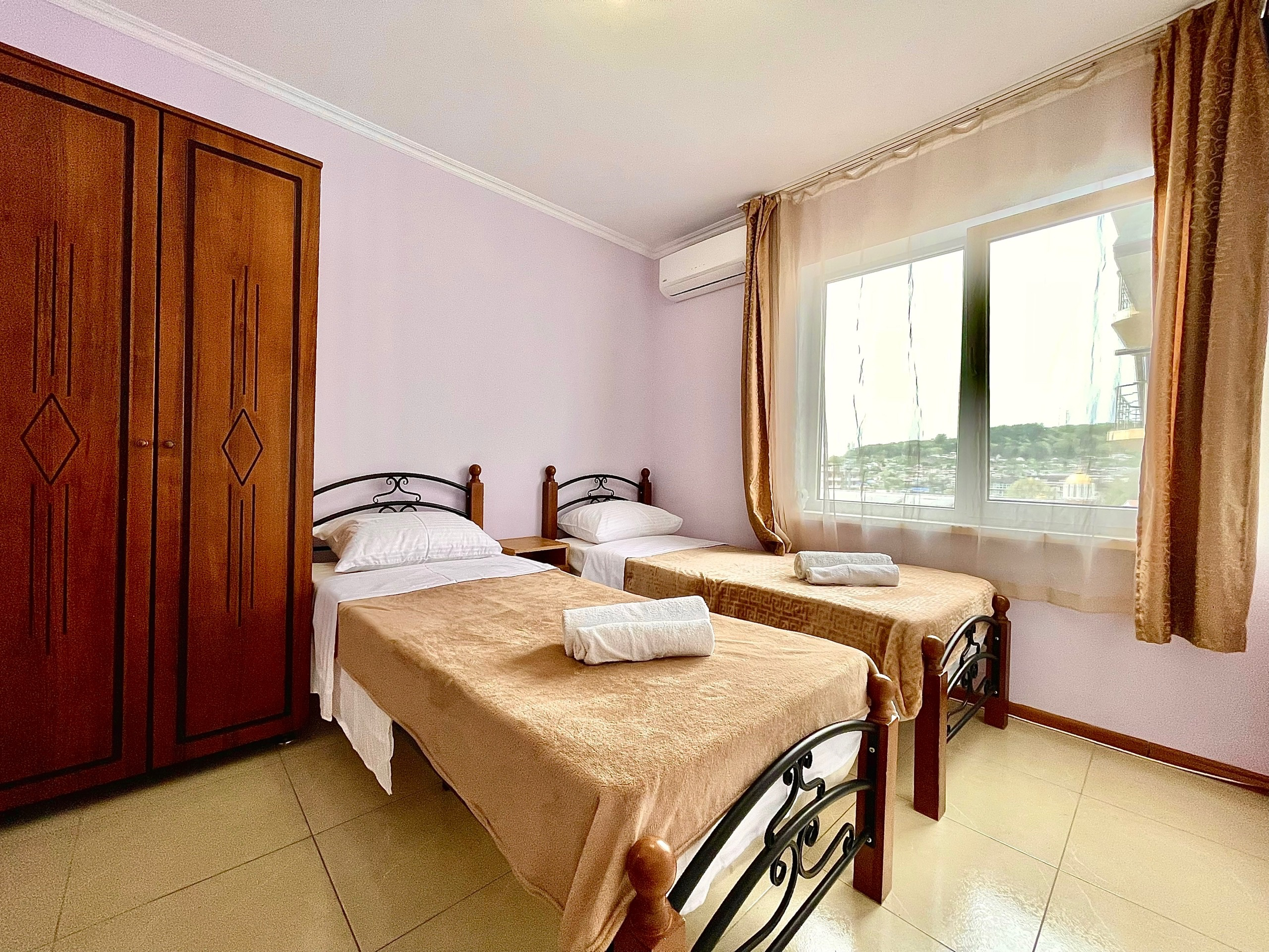 Двухместный номер с 1 кроватью или 2 отдельными кроватями и общей ванной комнатой