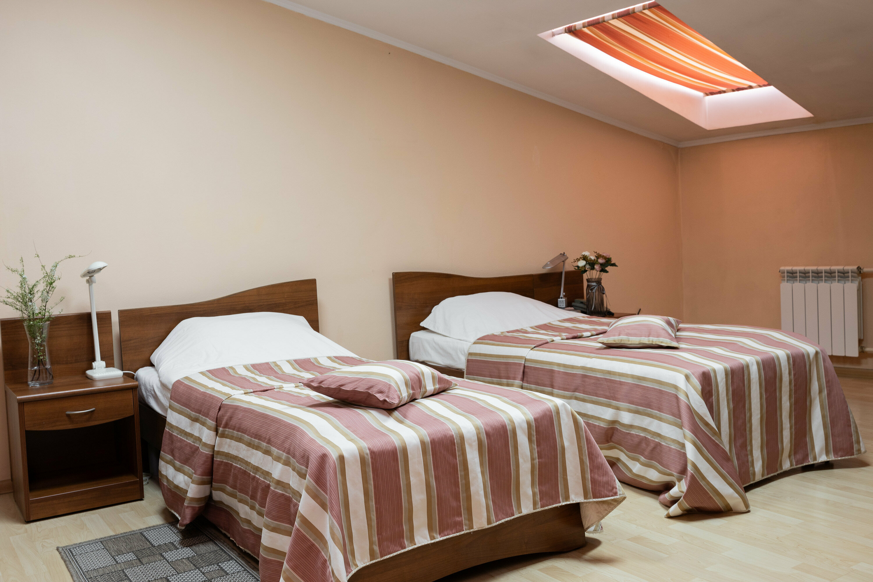 Двухместный двухкомнатный семейный номер с общим санузлом без кондиционера