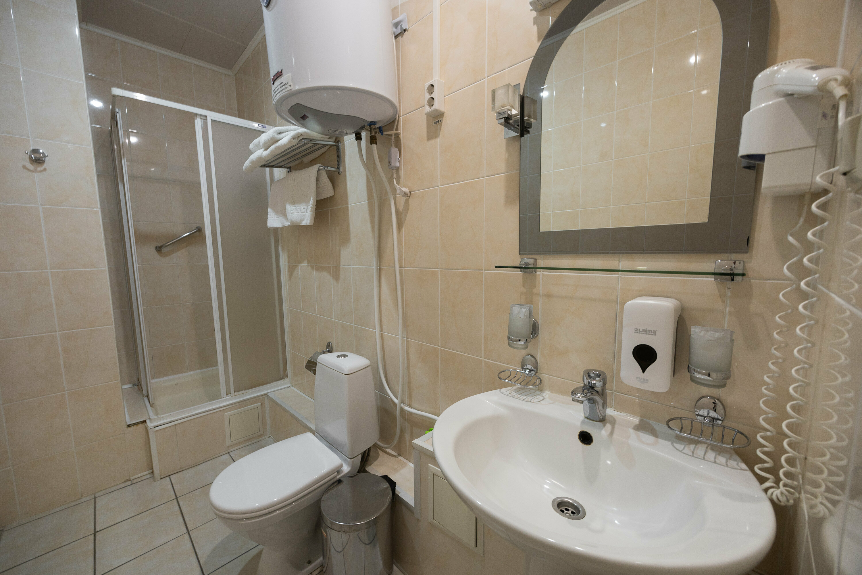 Двухместный двухкомнатный семейный номер с общим санузлом без кондиционера