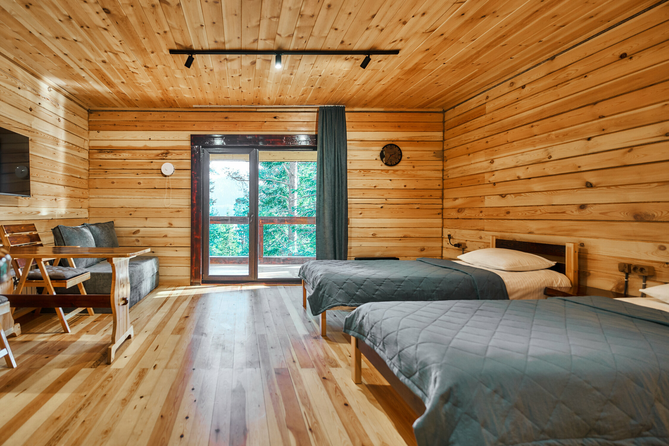 Улучшенный двухместный номер с 2 отдельными кроватями