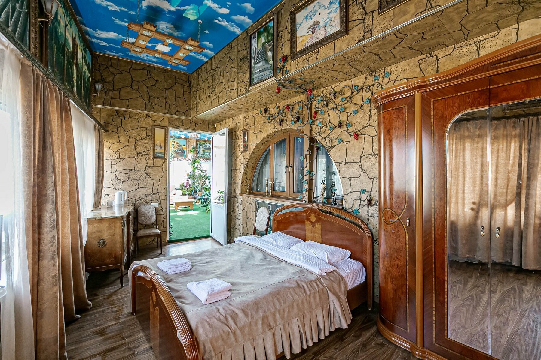 Трехместный номер эконом-класса