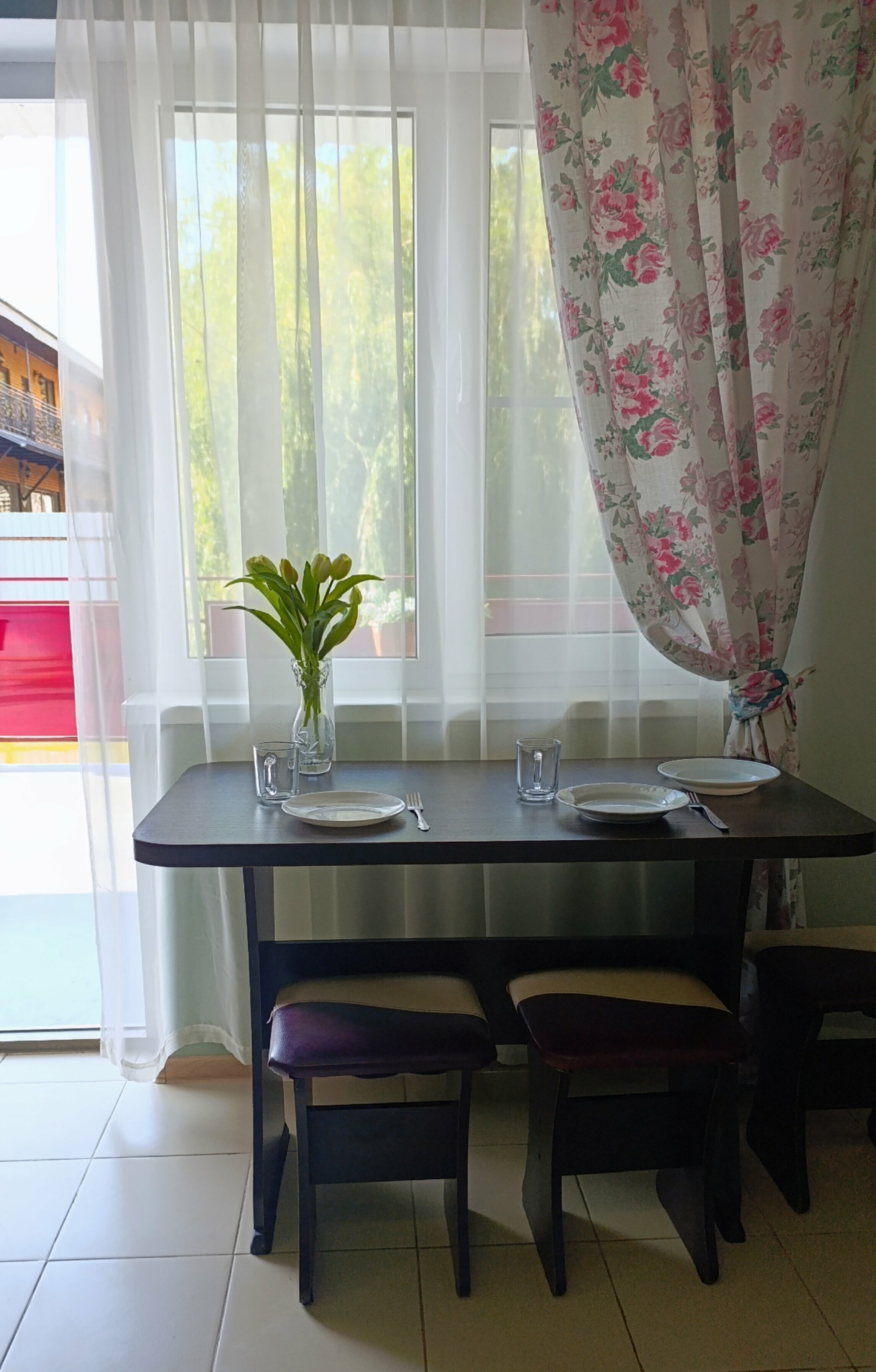 Трехместный номер с видом на озеро