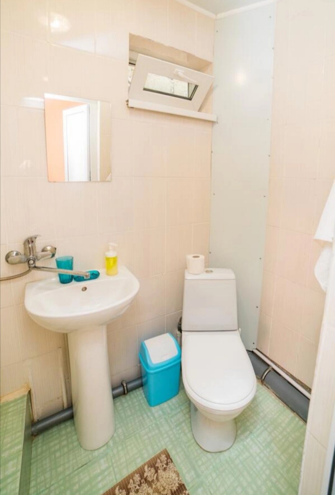 Трехместный номер с видом на озеро