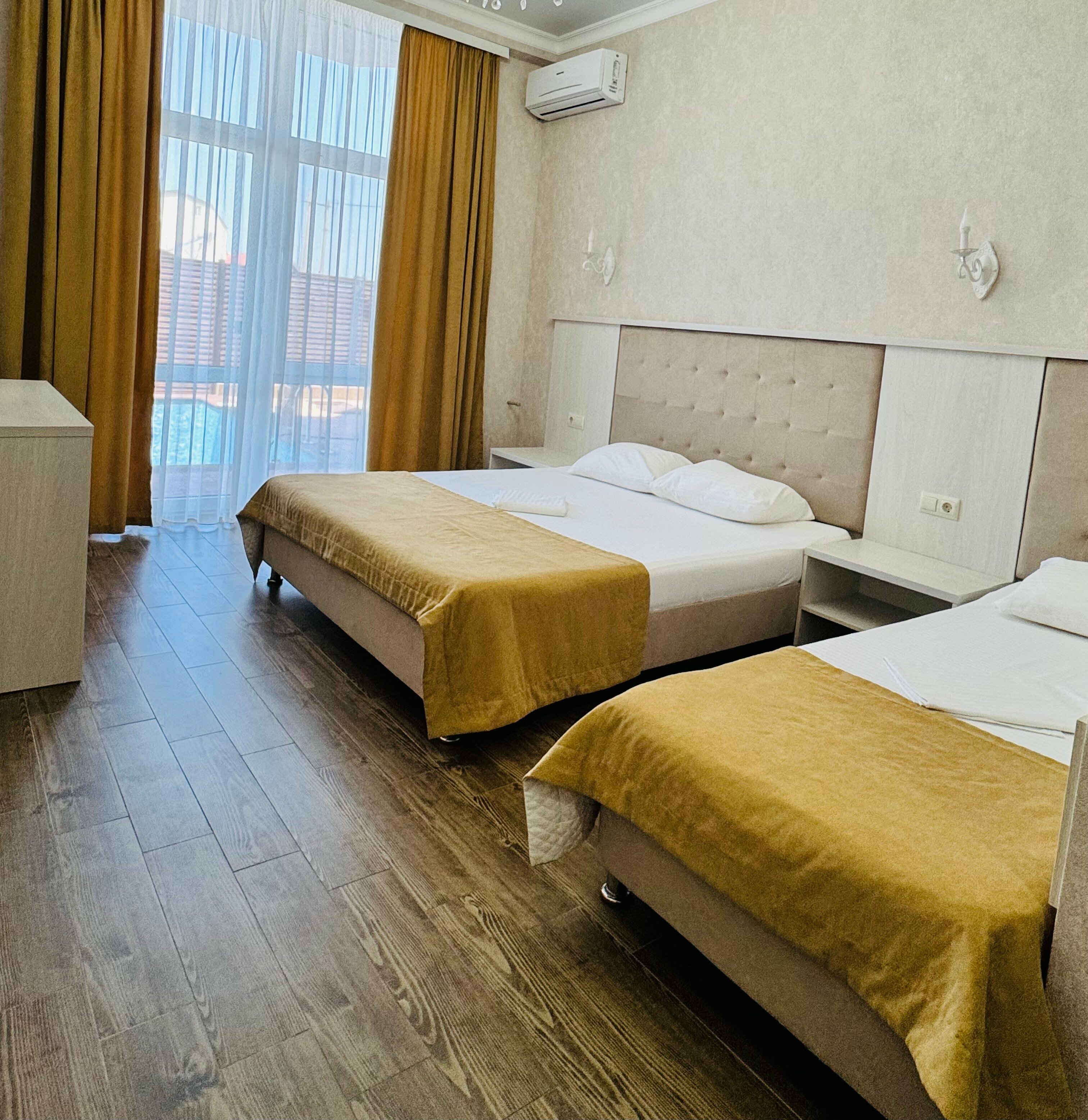 Трехместный номер с террасой