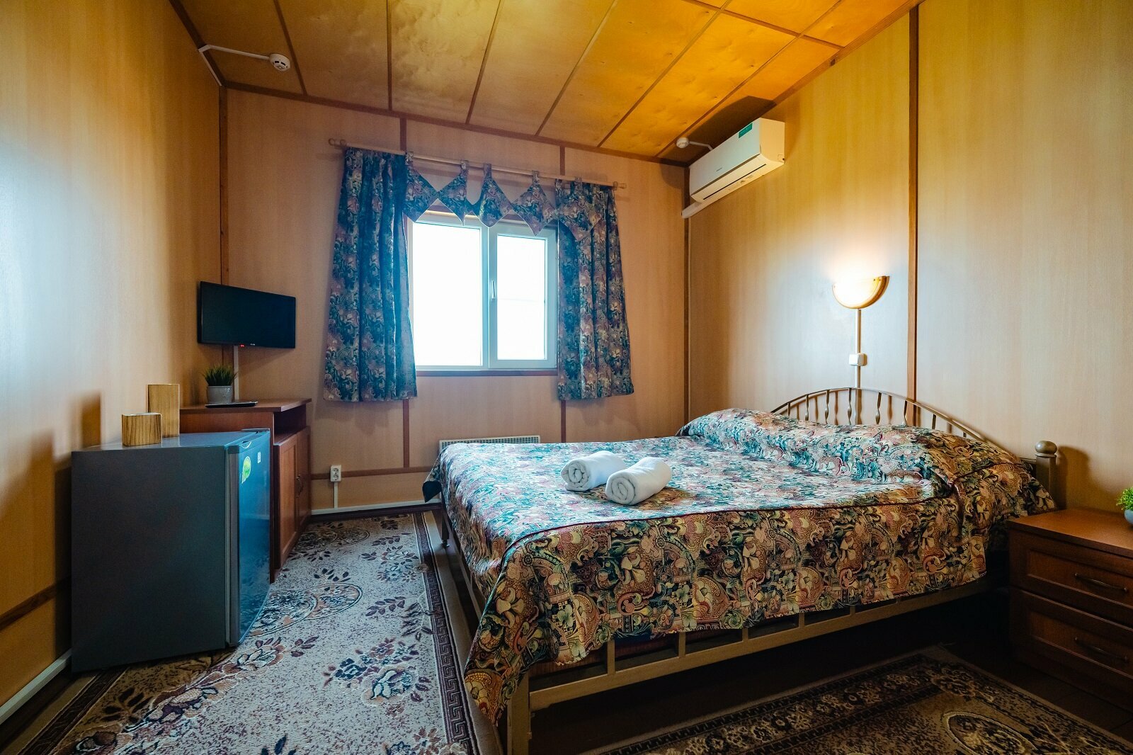 Двухместный номер с 1 двуспальной кроватью стандарт с видом на озеро