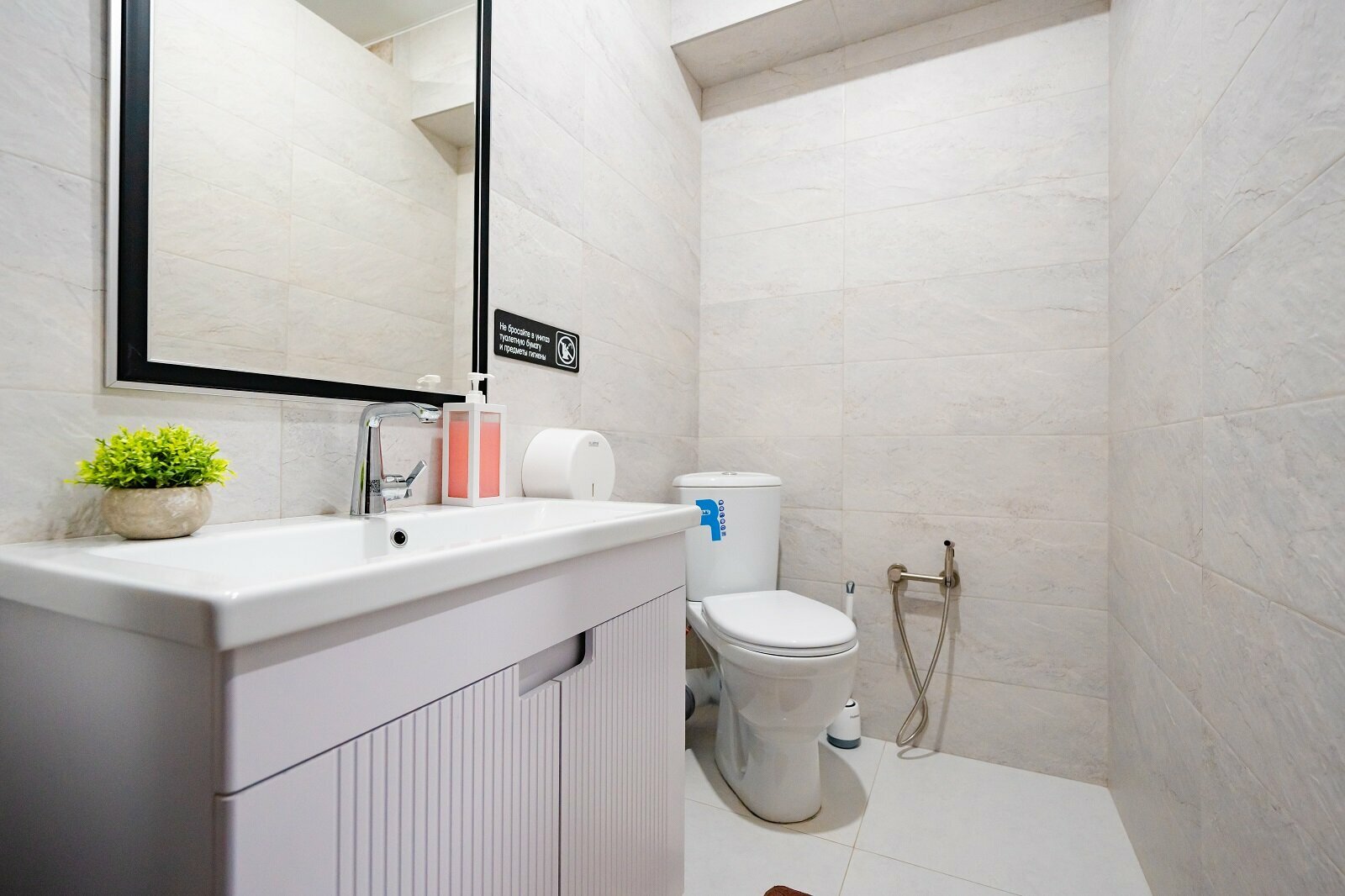 Трехместный номер с общей ванной комнатой