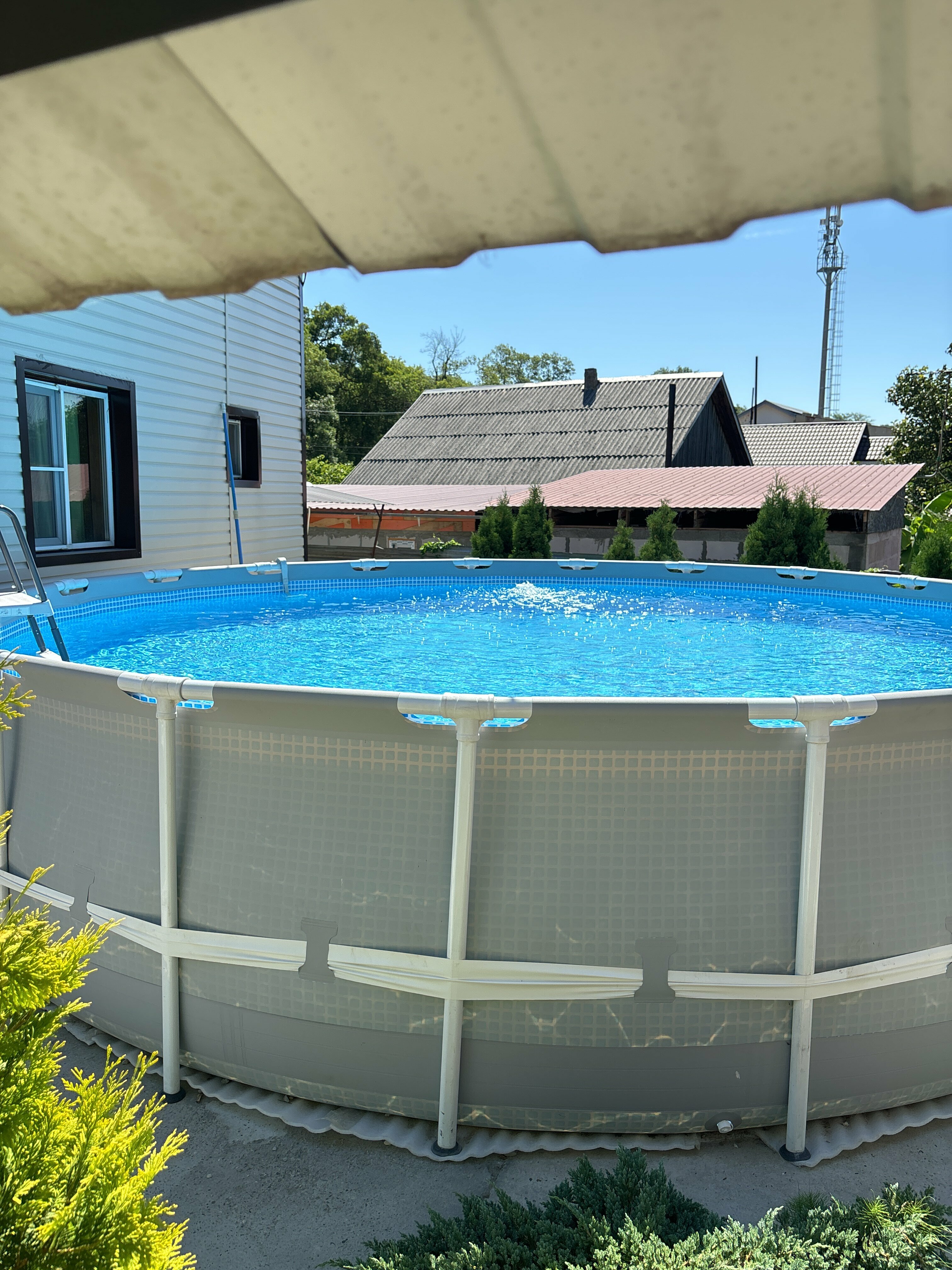 Дом с балконом