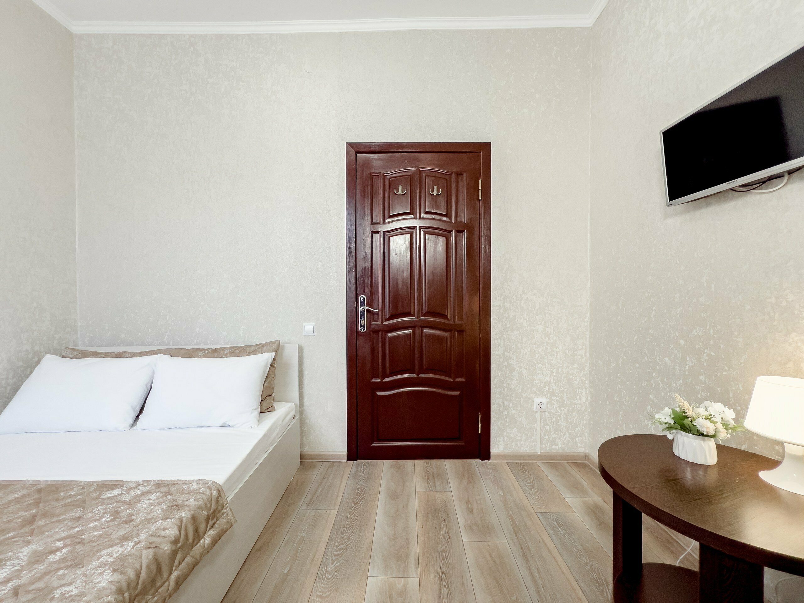 Бюджетный номер с общей ванной комнатой