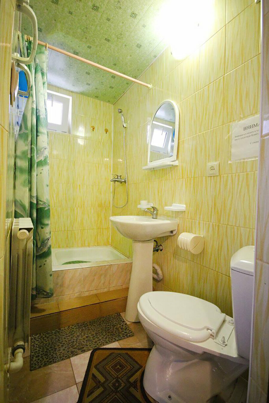 Двухкомнатный семейный номер, половина дома