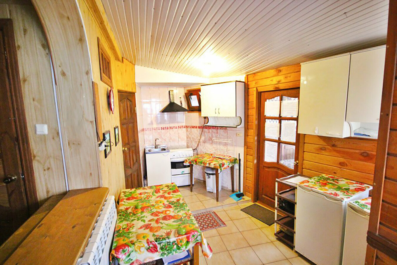 Двухкомнатный семейный номер, половина дома