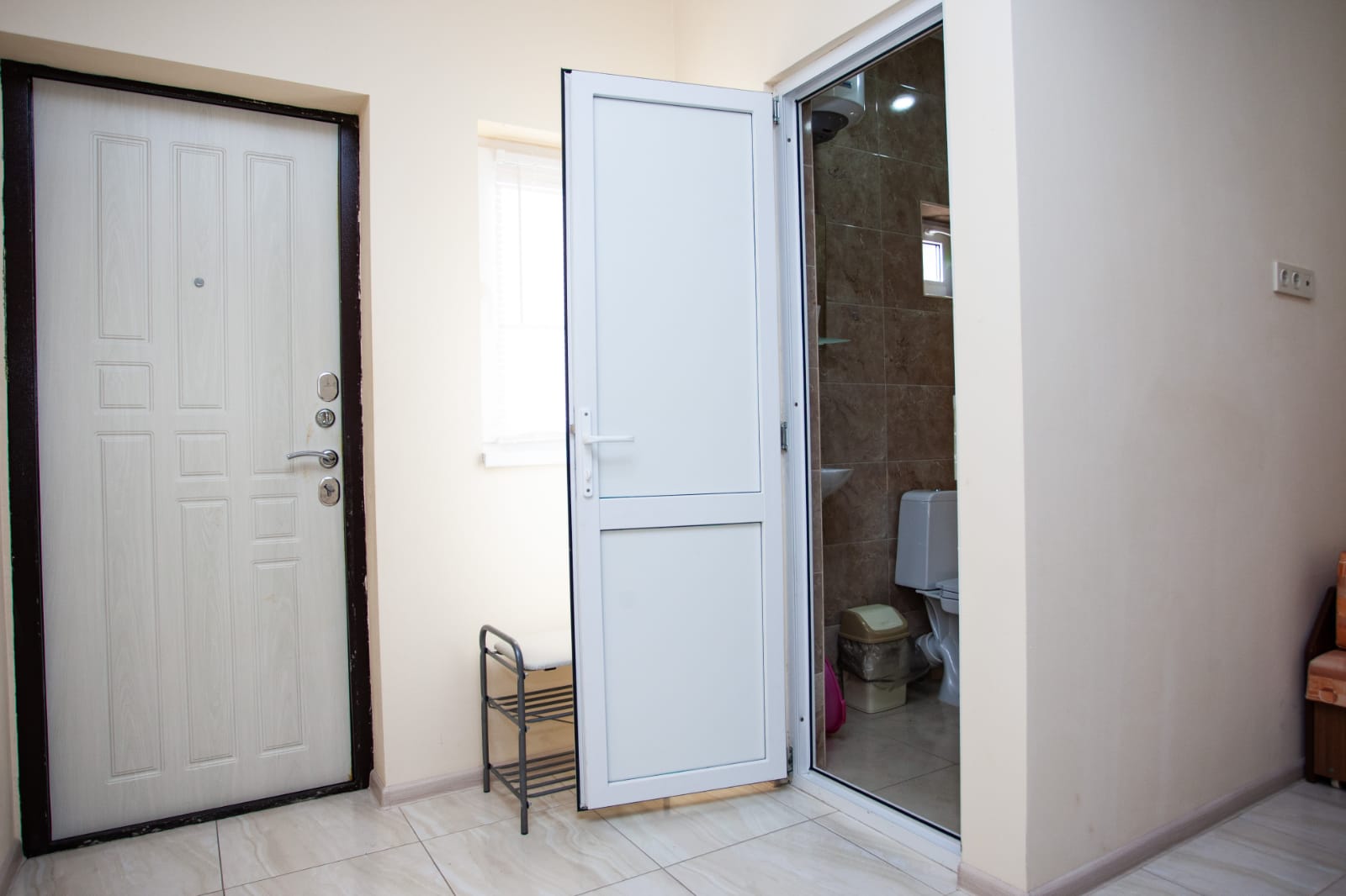 Трехместный люкс с 1 двухспальной кроватью , и одной дополнительной