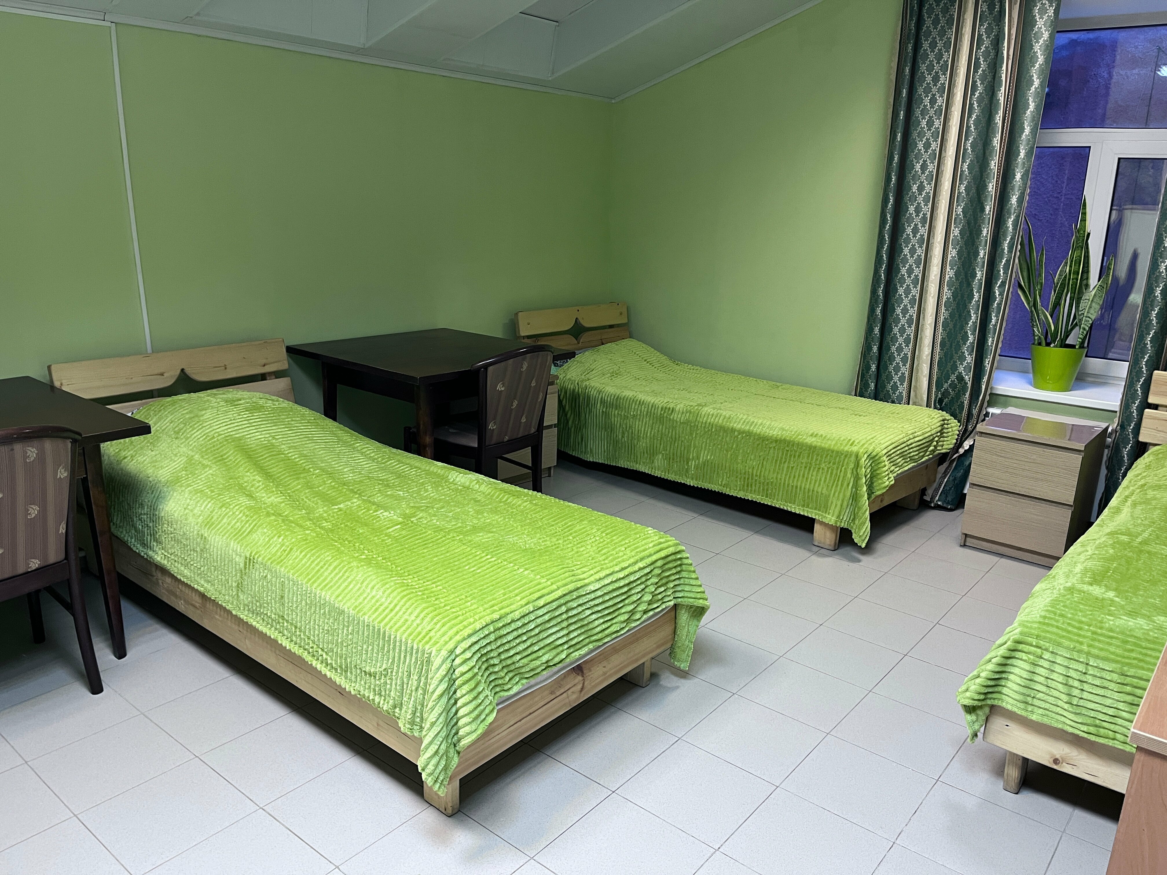 Односпальная кровать в общем номере