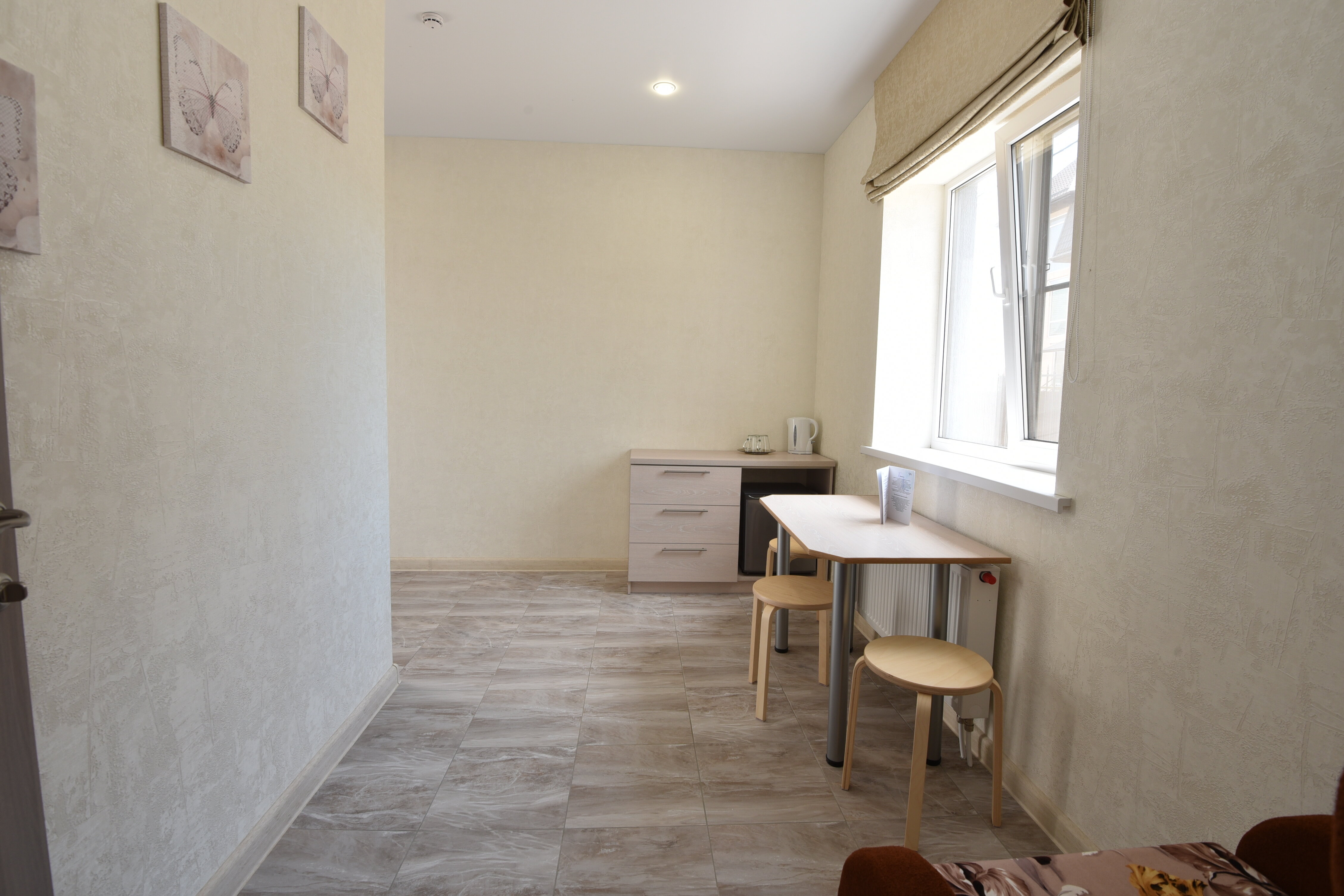 Трехместный двухкомнатный номер №1