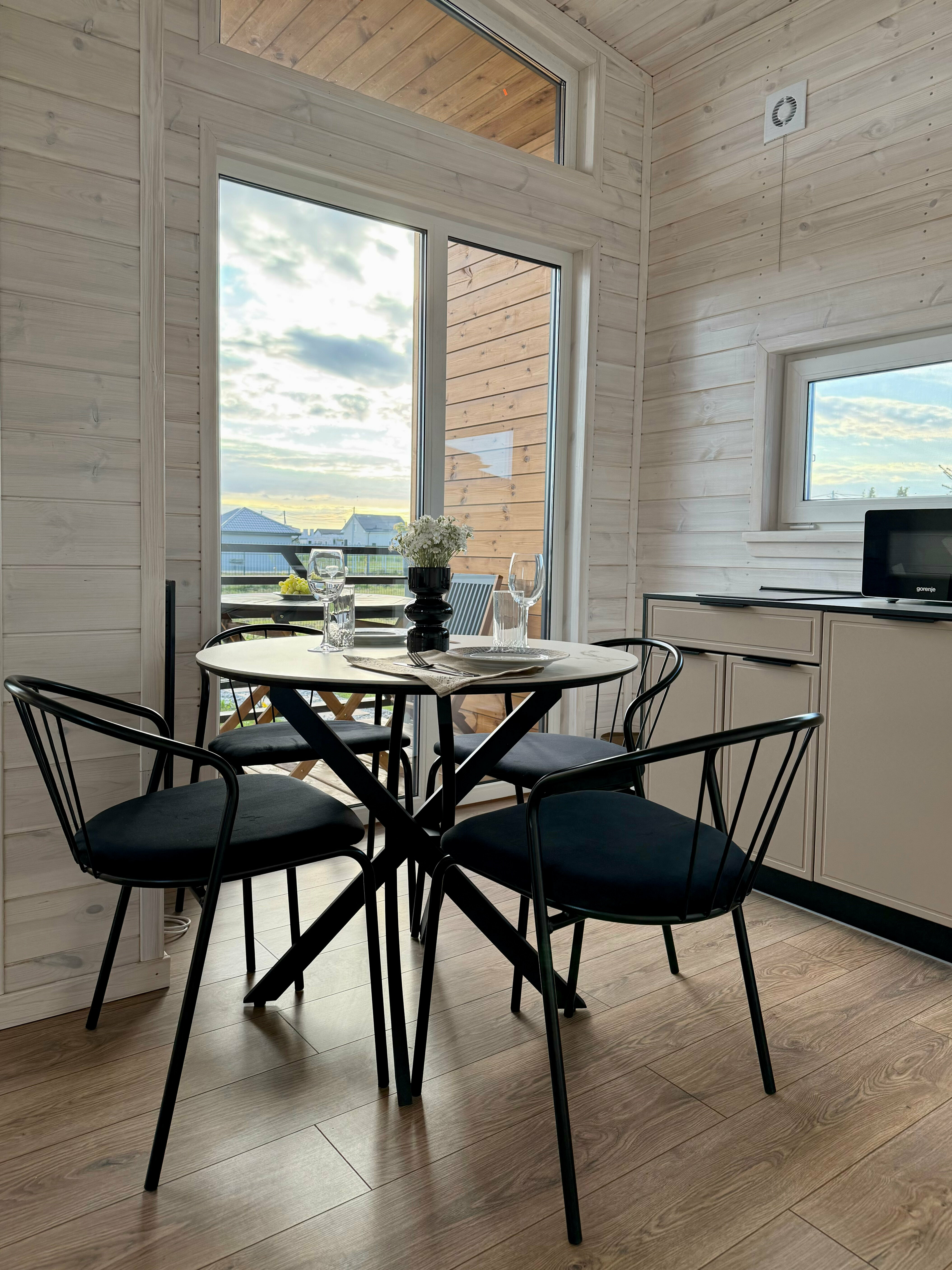 Дом с высокими потолками и антресолью