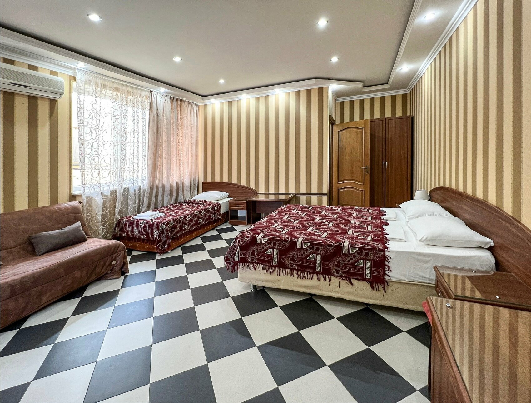 Стандартный четырехместный номер