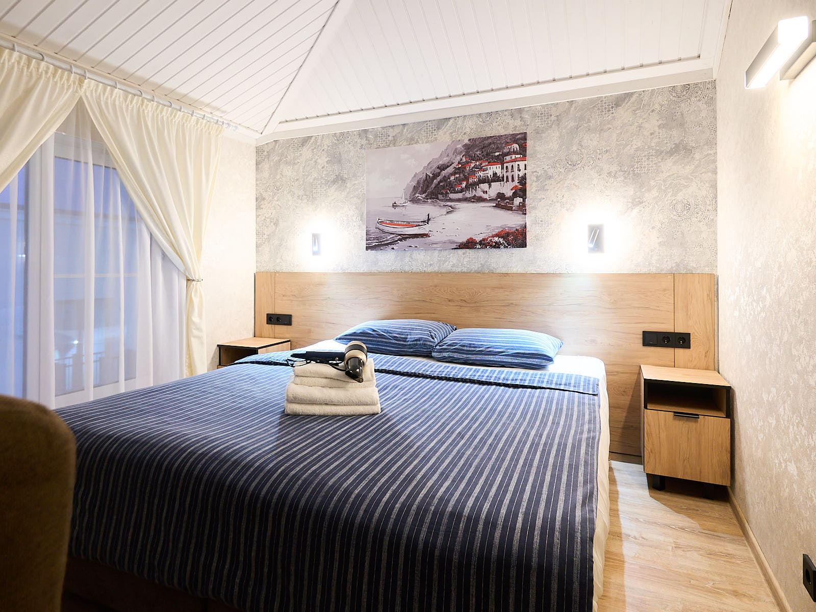 Двухместный номер КОМФОРТ с большой двуспальной кроватью или двумя односпальными кроватями