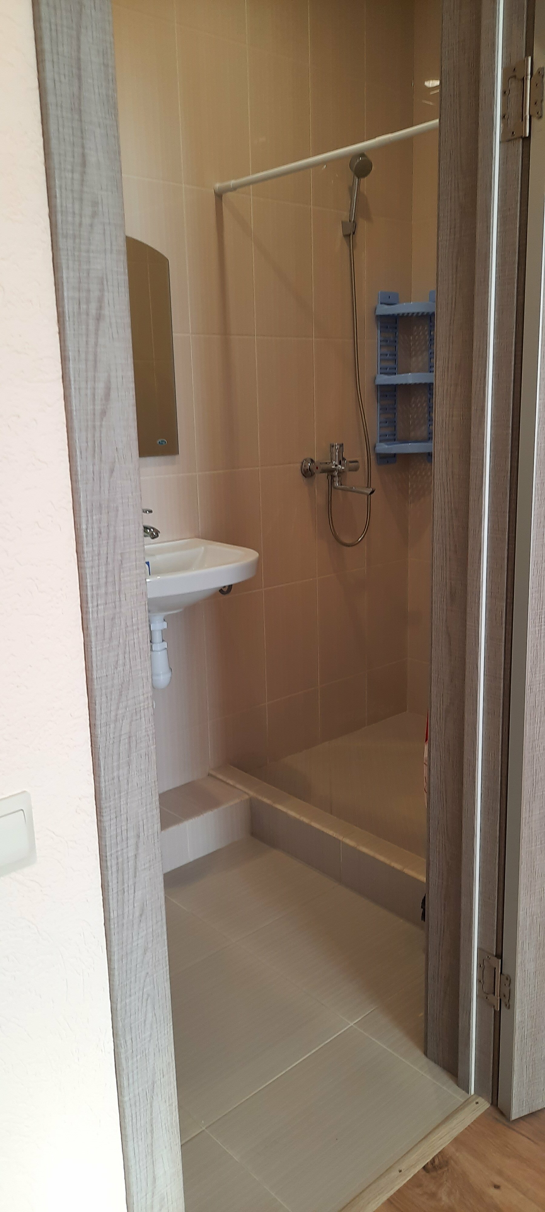 Трехместный номер «Комфорт» с душем