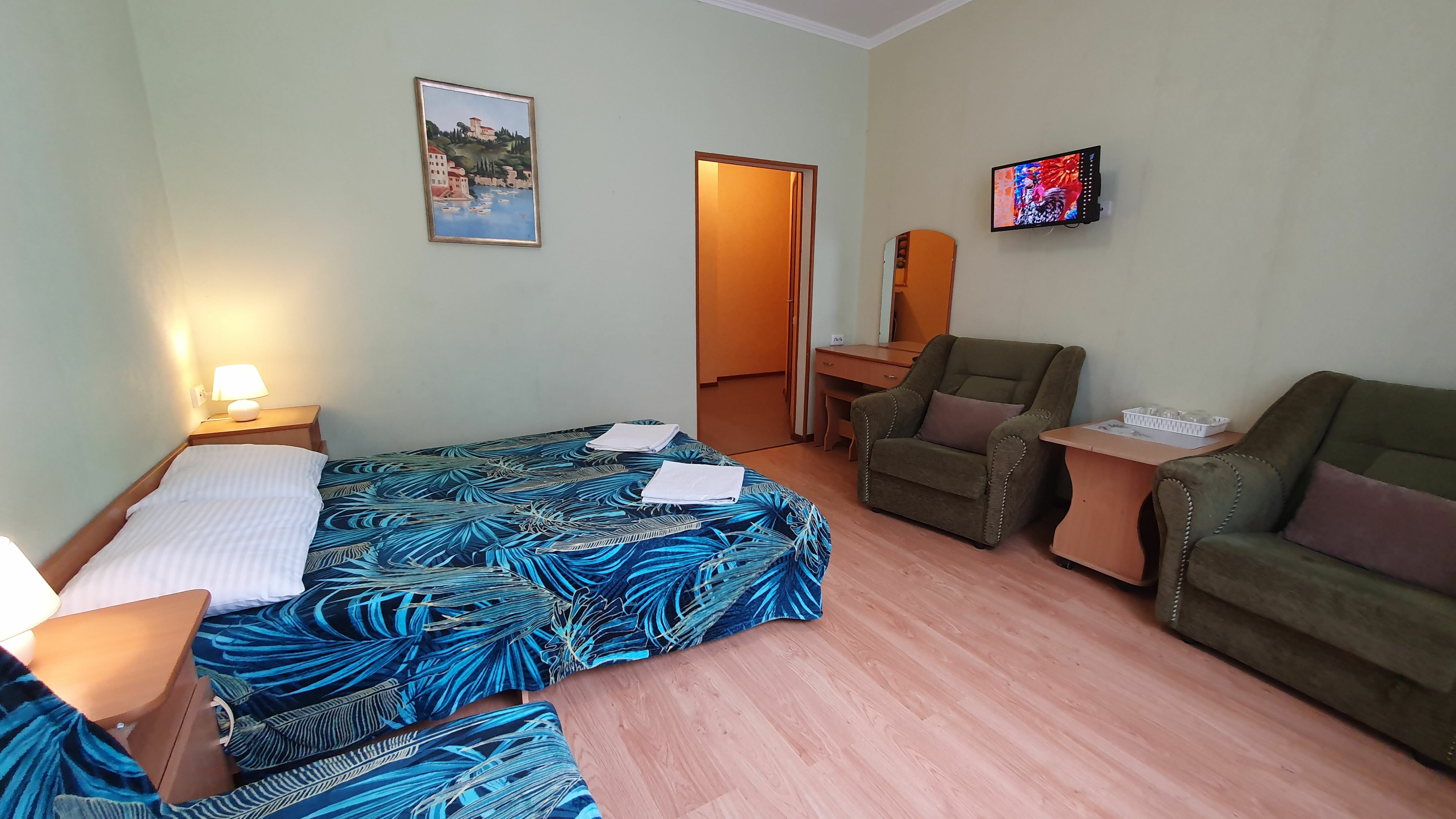 Четырехместный номер с балконом