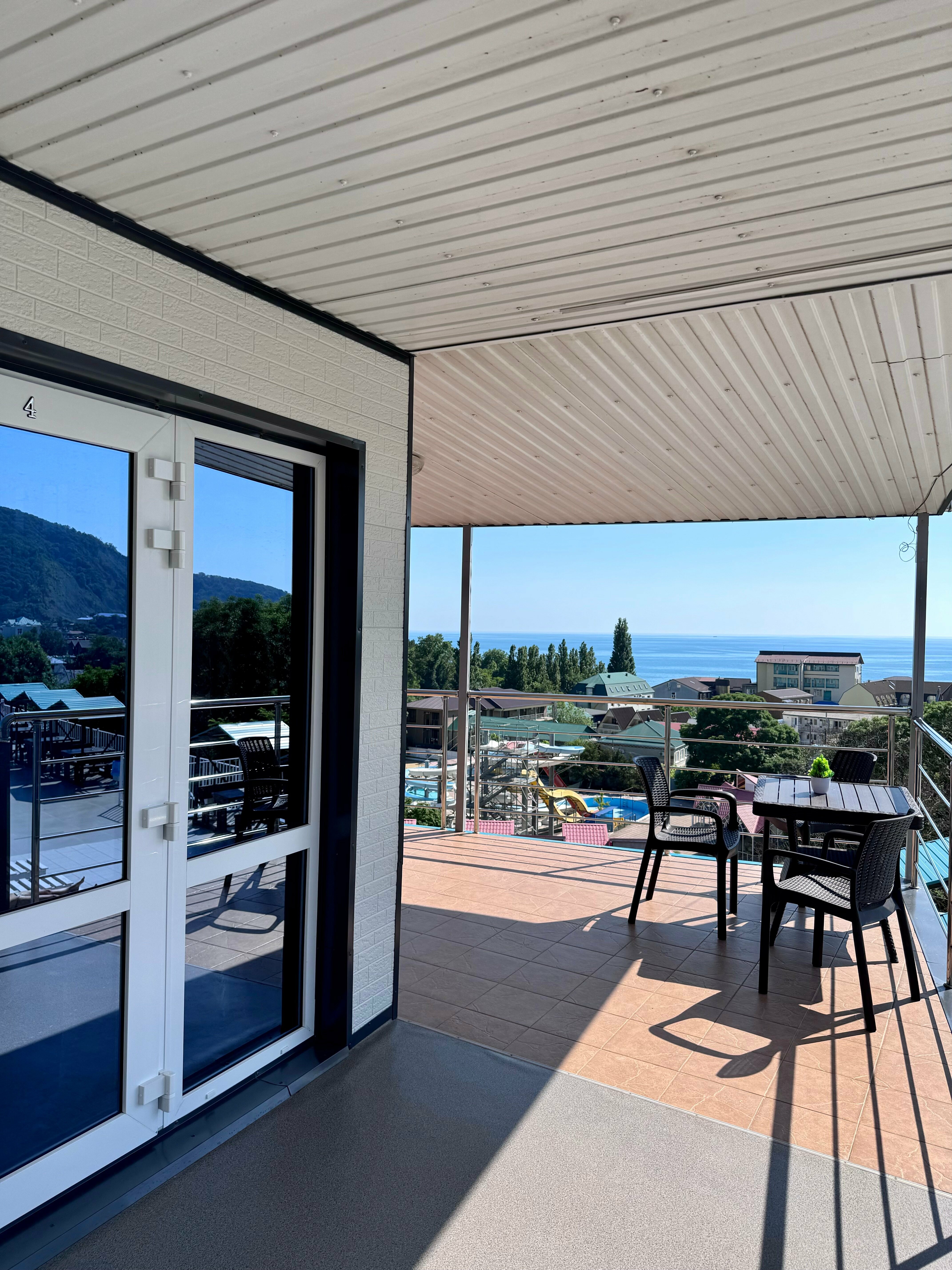 Трехместный номер с видом на море