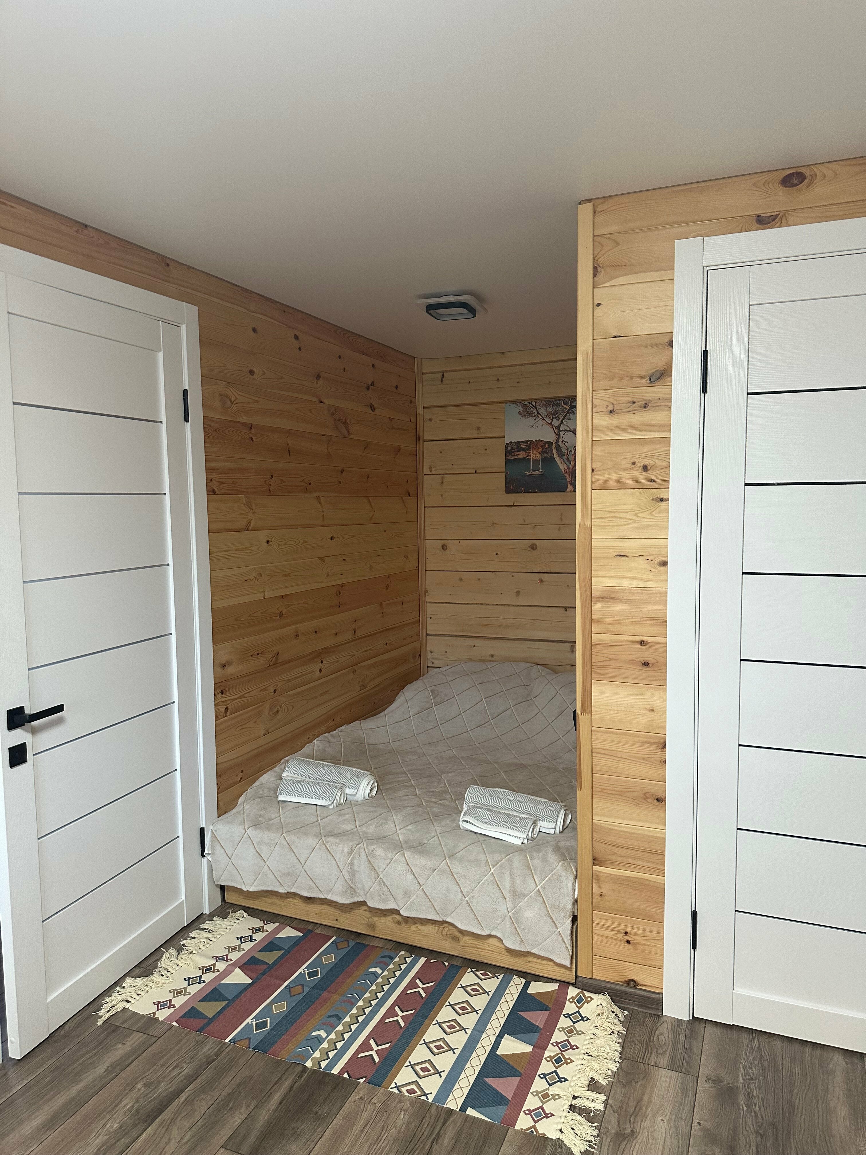 Семейный номер с видом на озеро