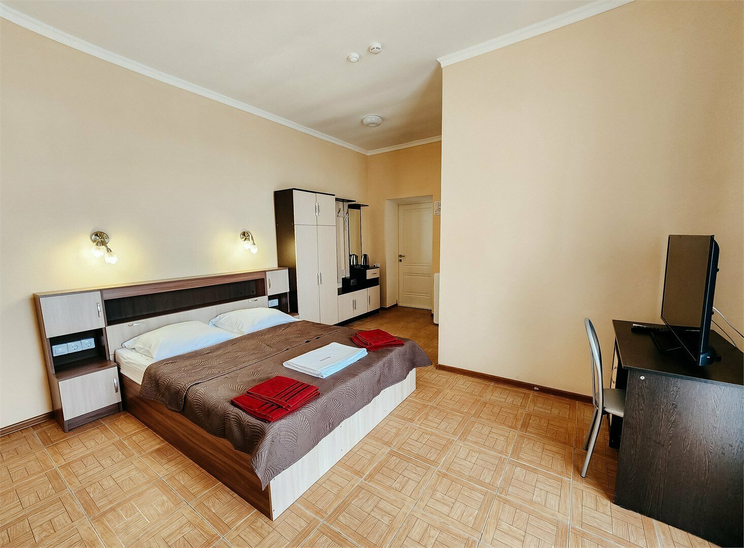 Стандартный двухместный номер с двуспальной кроватью