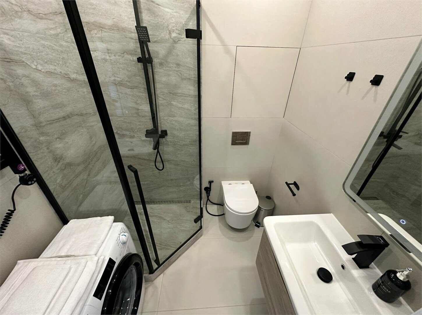 Дизайнерская студия  LS-LUX-SUN RAYS в Алуште - вид на море с 15 этажа