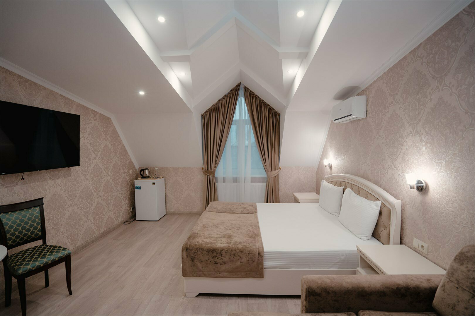 Номер полулюкс (Джуниор Сюит)