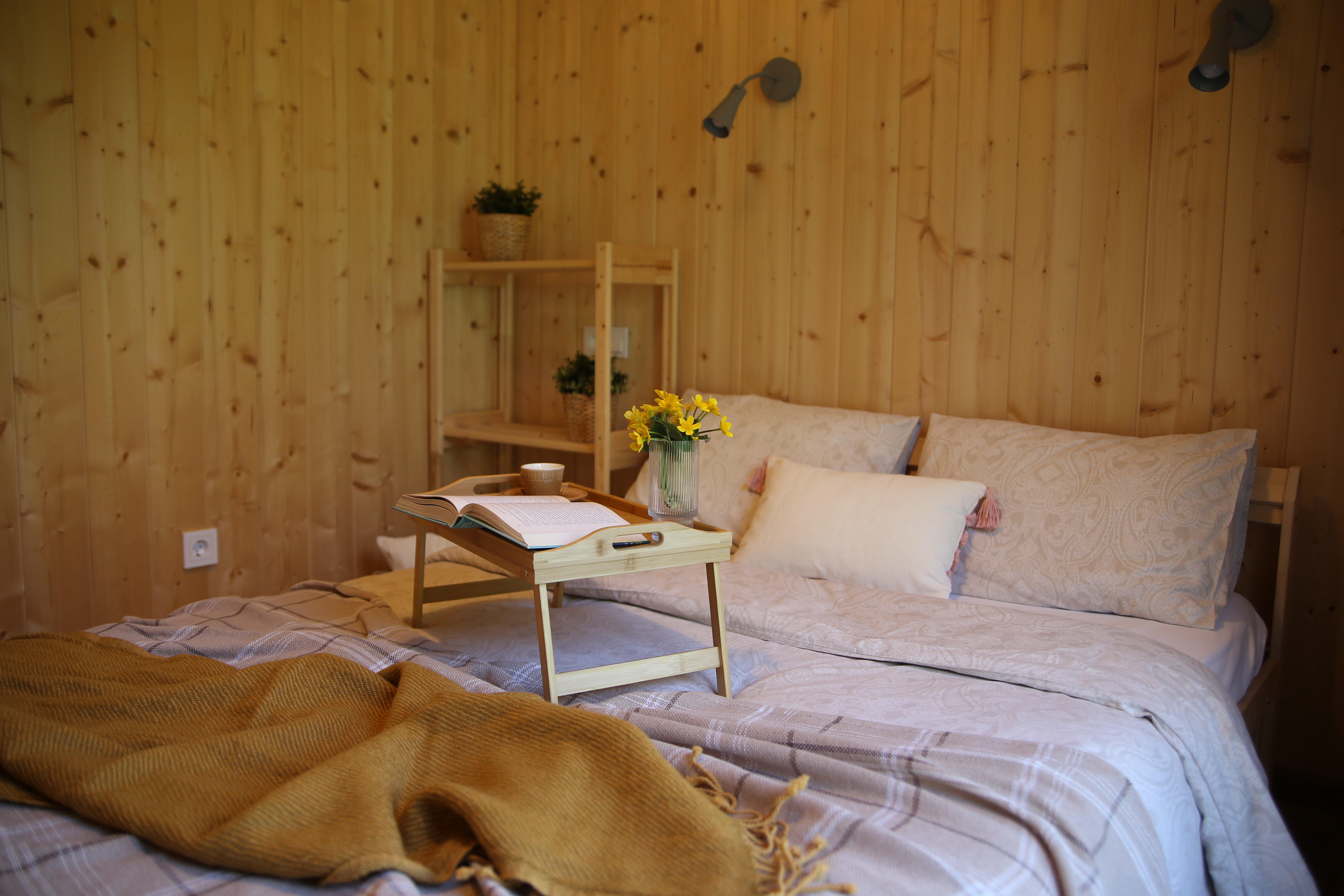 Ладога Хоум “Озеро”: Дом с большой террасой в лесу