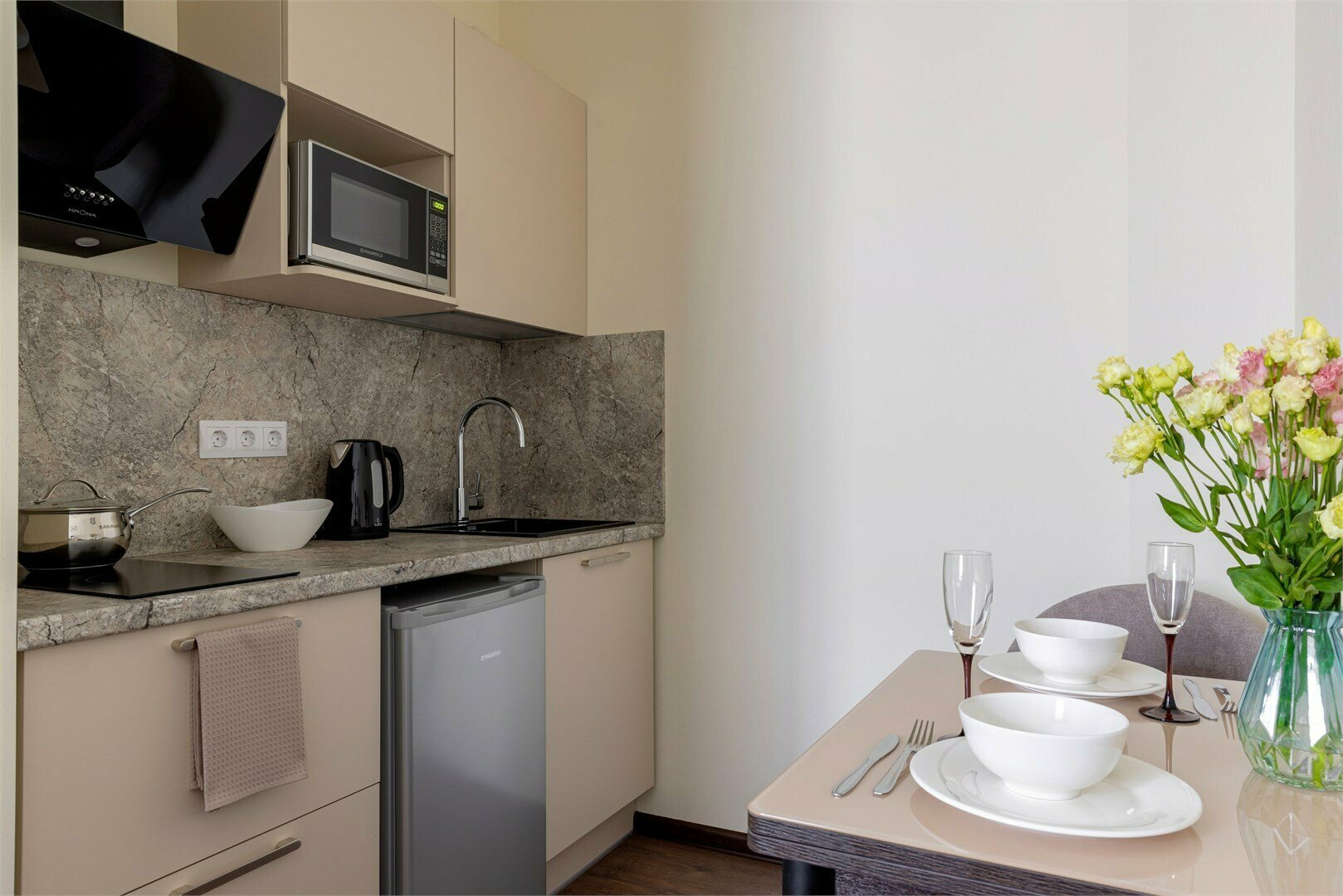 НОВЫЕ Двухкомнатные апартаменты с видом во внутренний дворик открытие 01.05.25