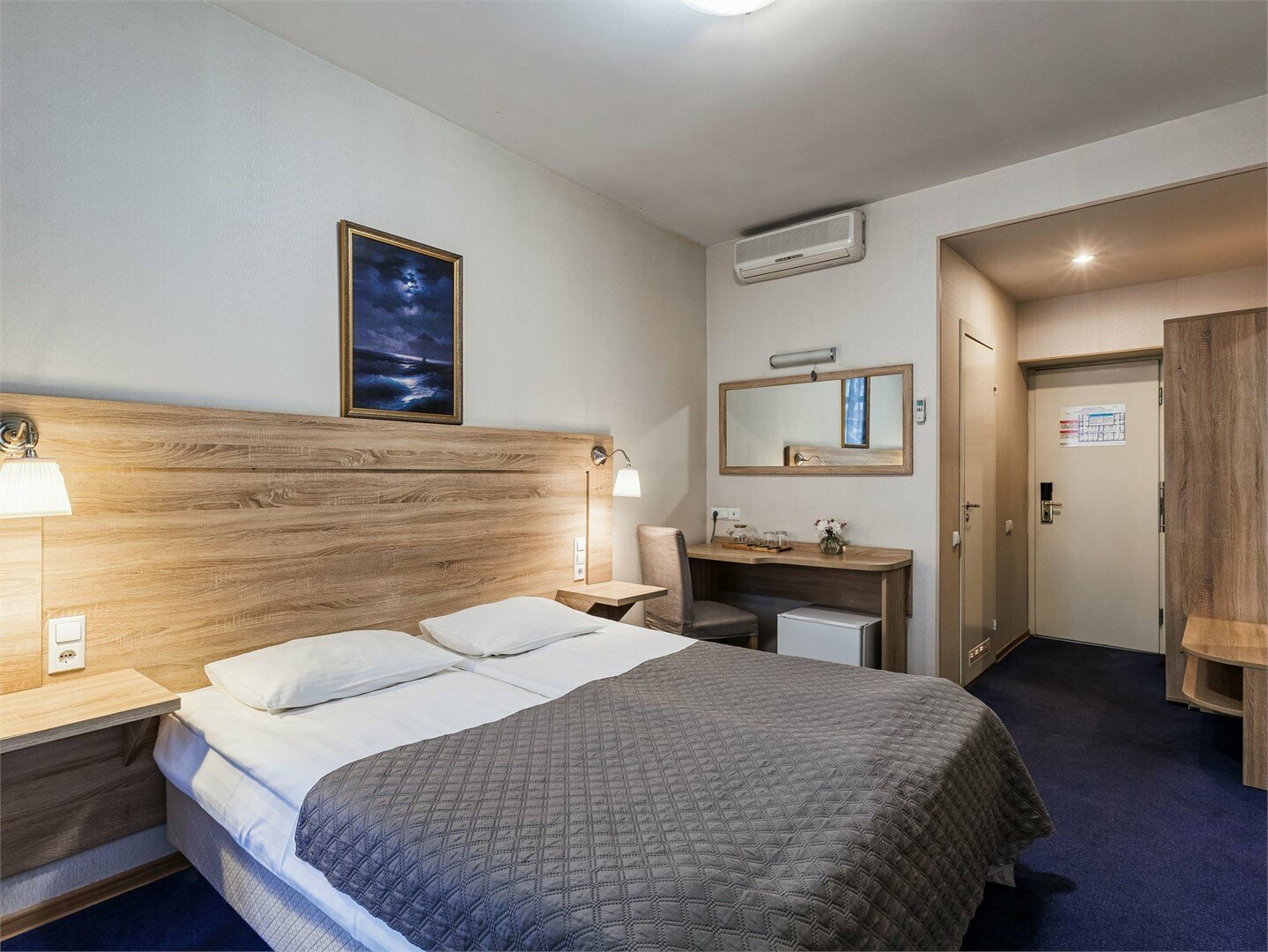 Стандартная комната с широкой кроватью