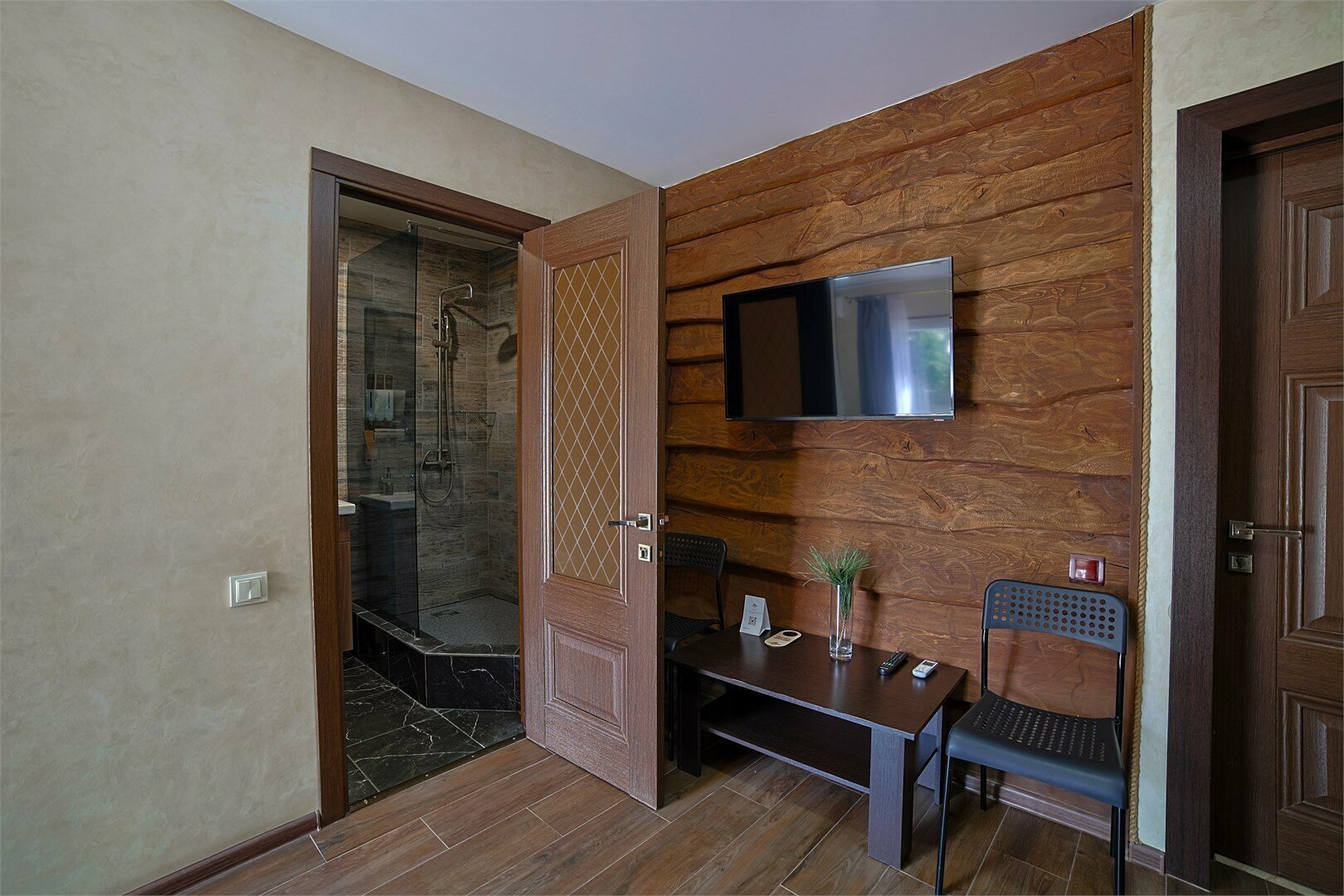 Улучшенный 2 - х местный с выходом к бассейну 16+ (полупансион)