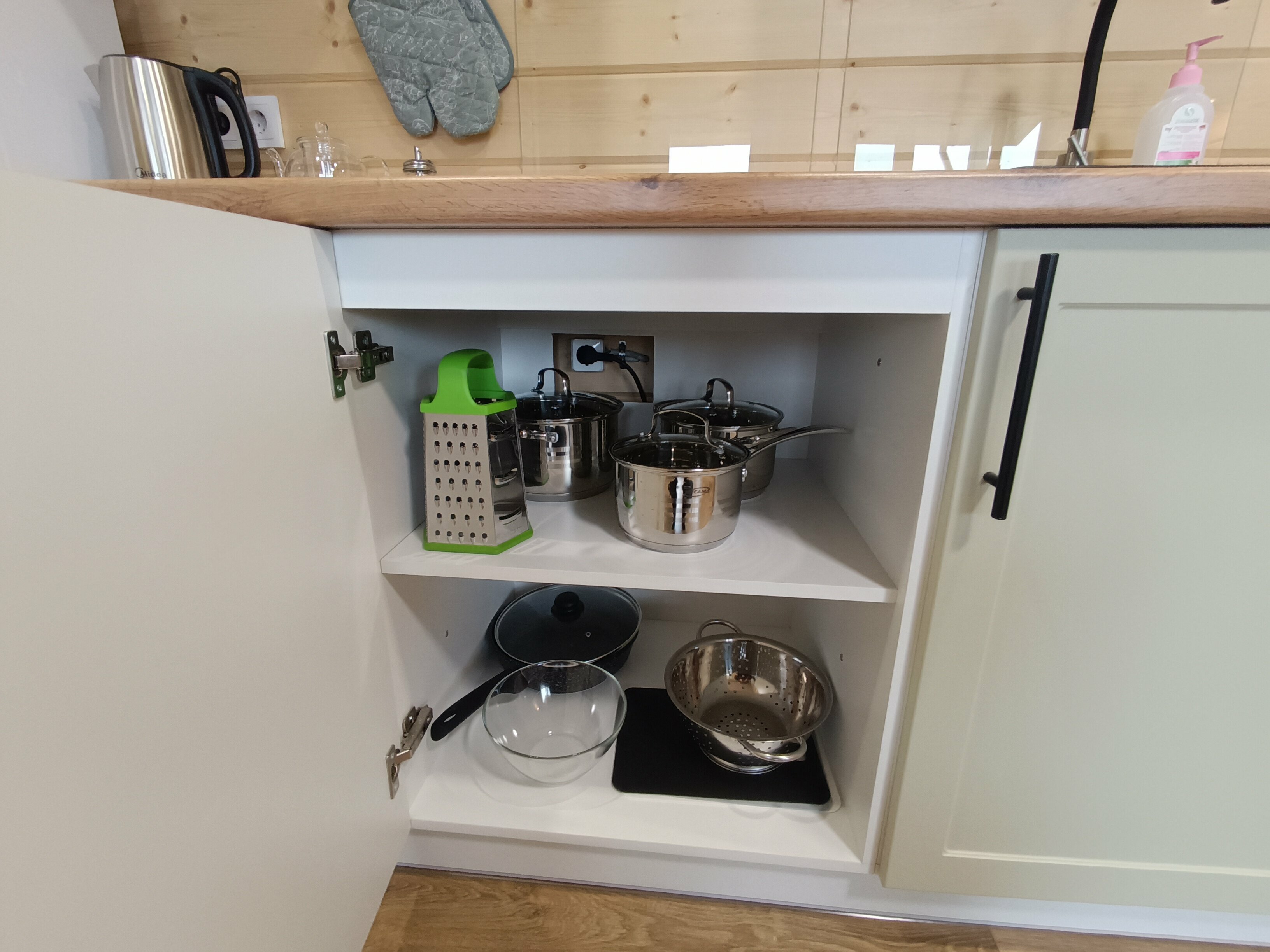 Коттедж с сауной с видом на озеро и лес