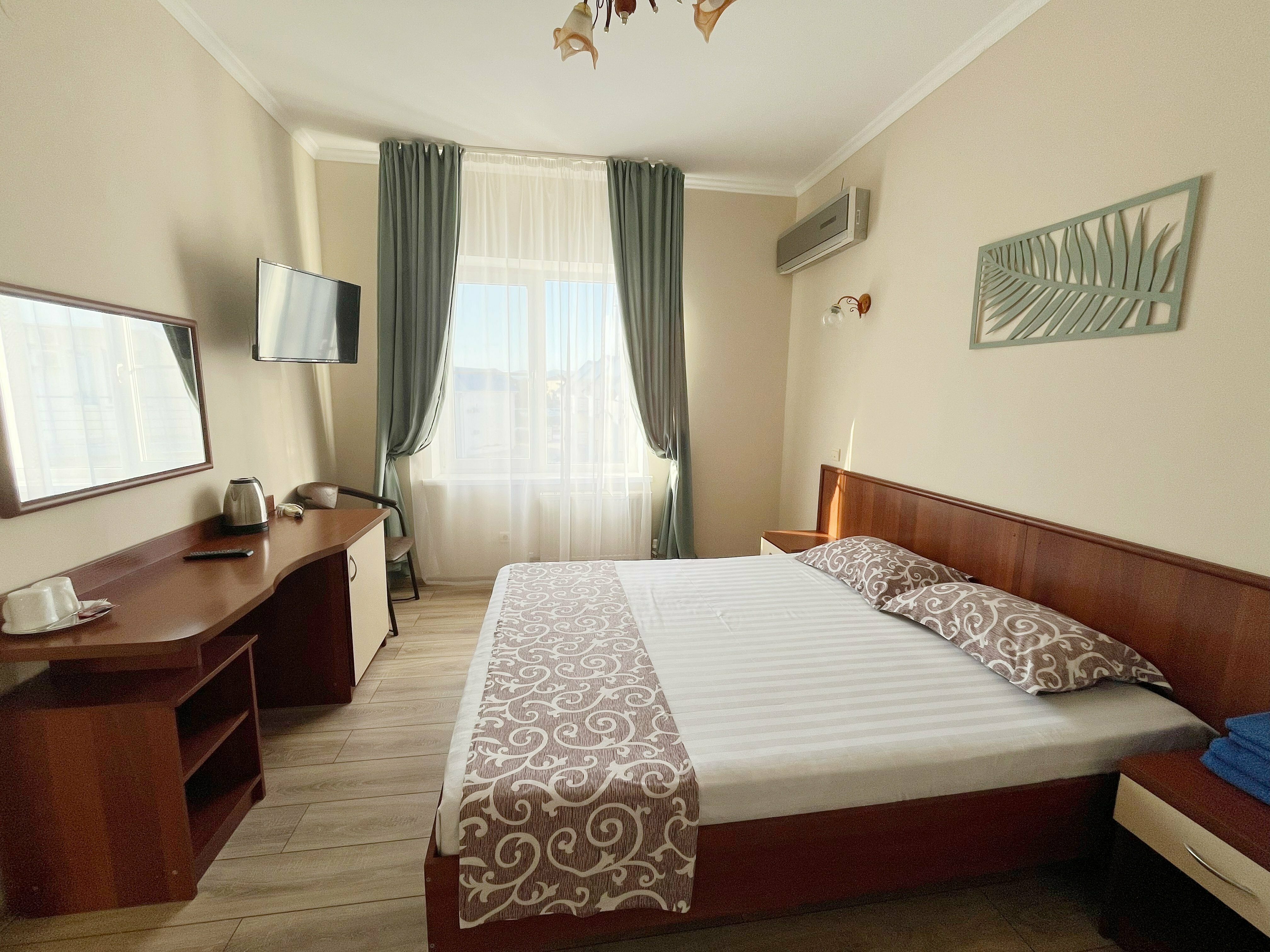 Стандарт с общим балконом ( вид из номера во двор)