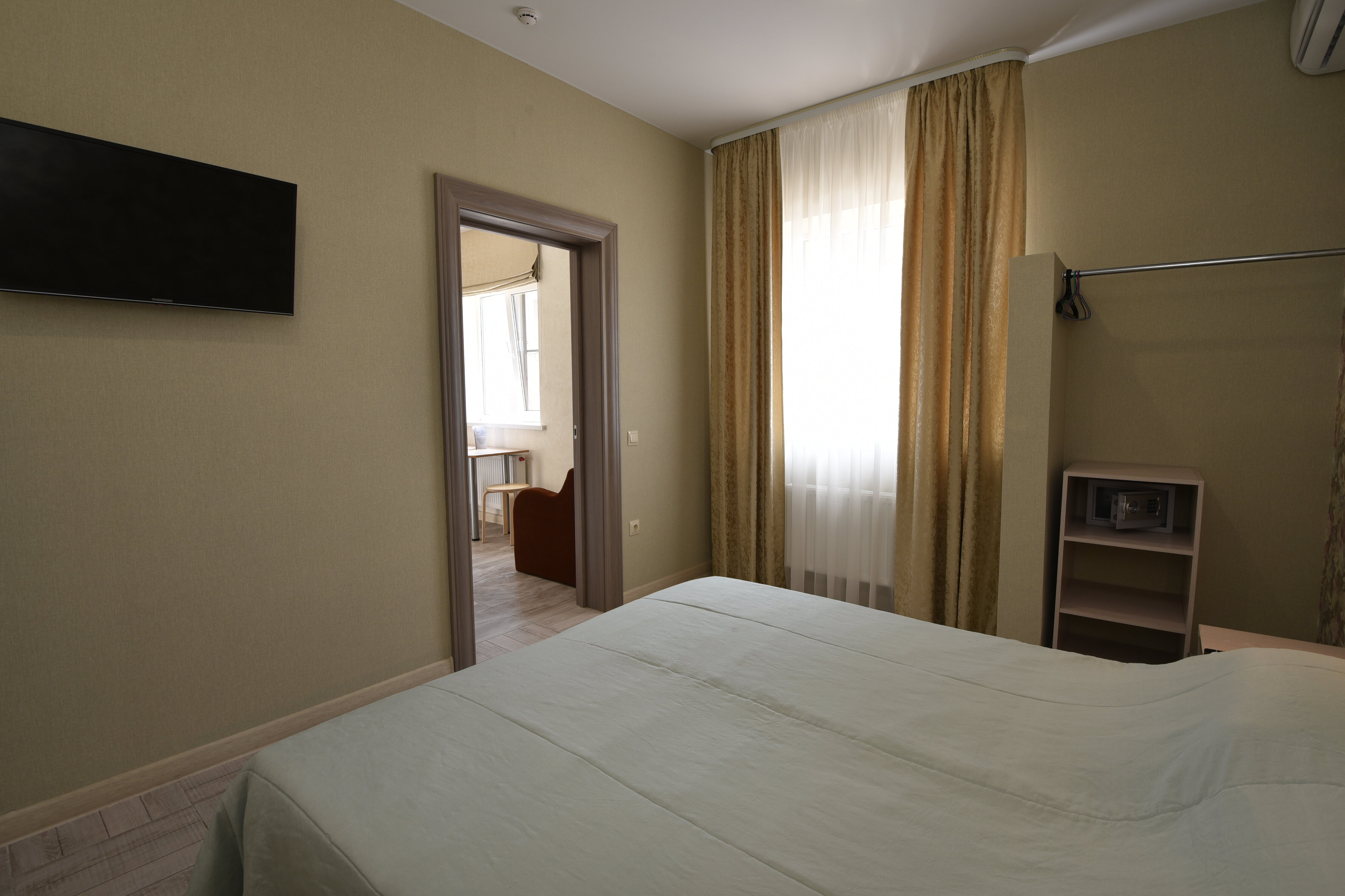 Трехместный двухкомнатный номер №1