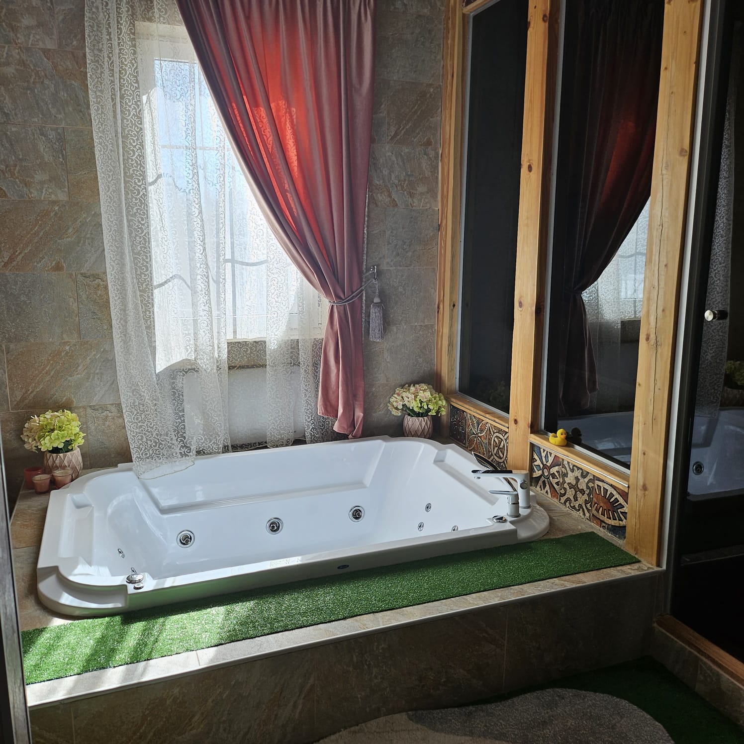 люкс с  камином сауной и джакузи