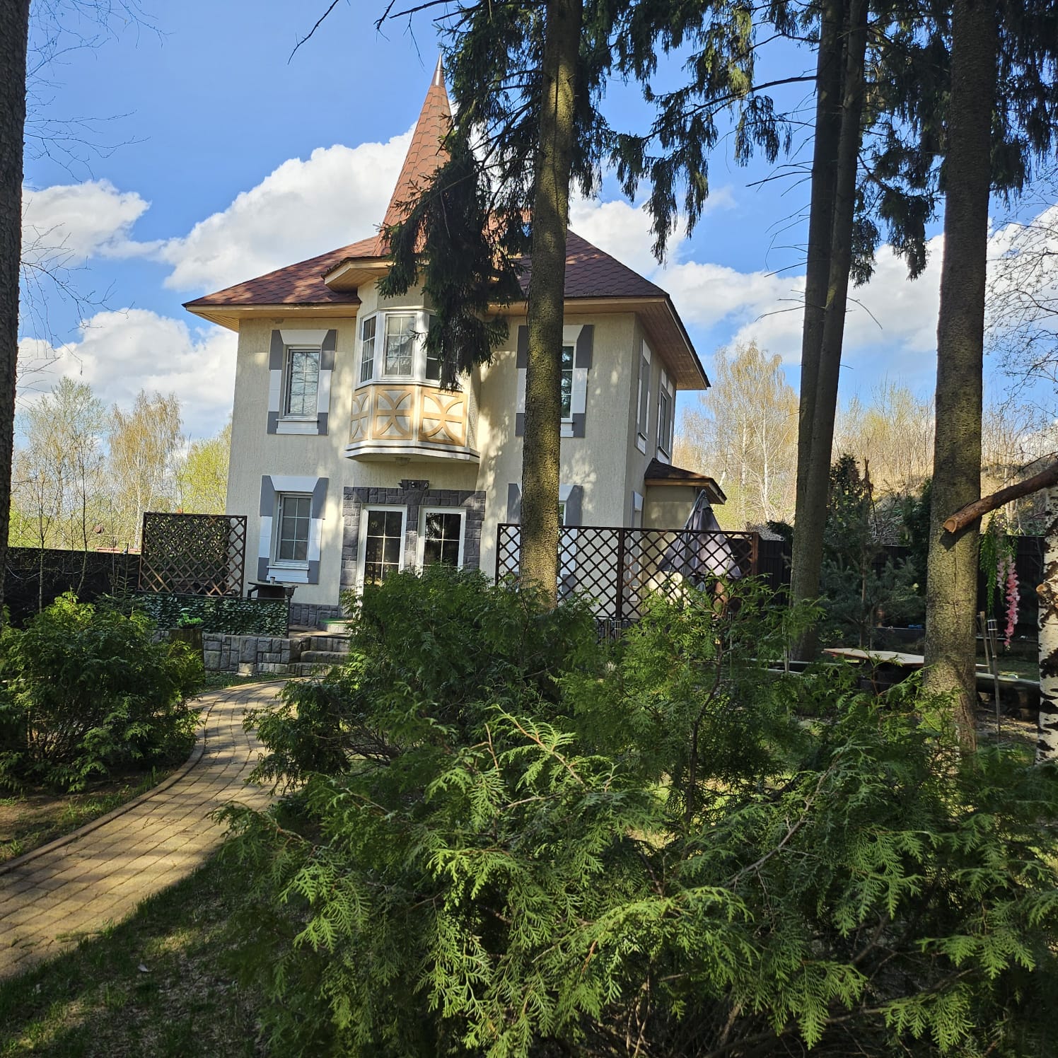 Коттедж с видом на лес