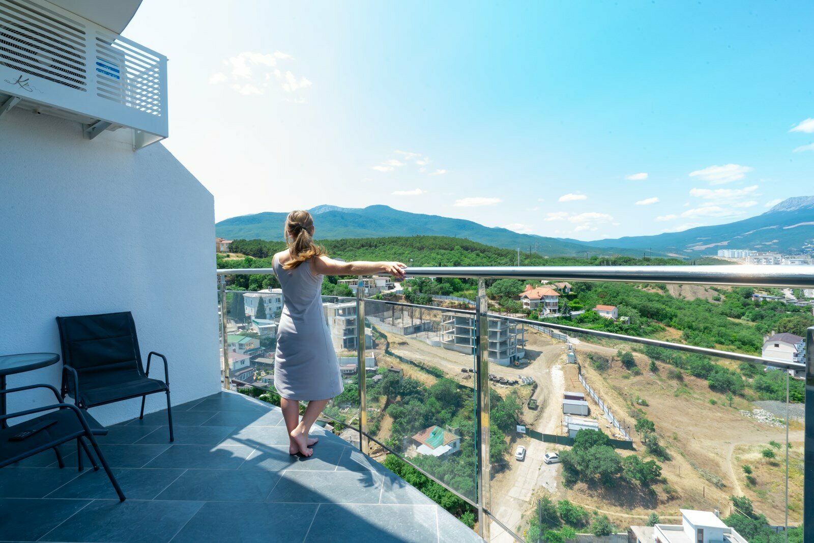 Апартаменты с отдельной спальней LS-MOUNTAIN RETREAT медитация в окружении гор  в Алуште - вид на горы и море с 16 этажа