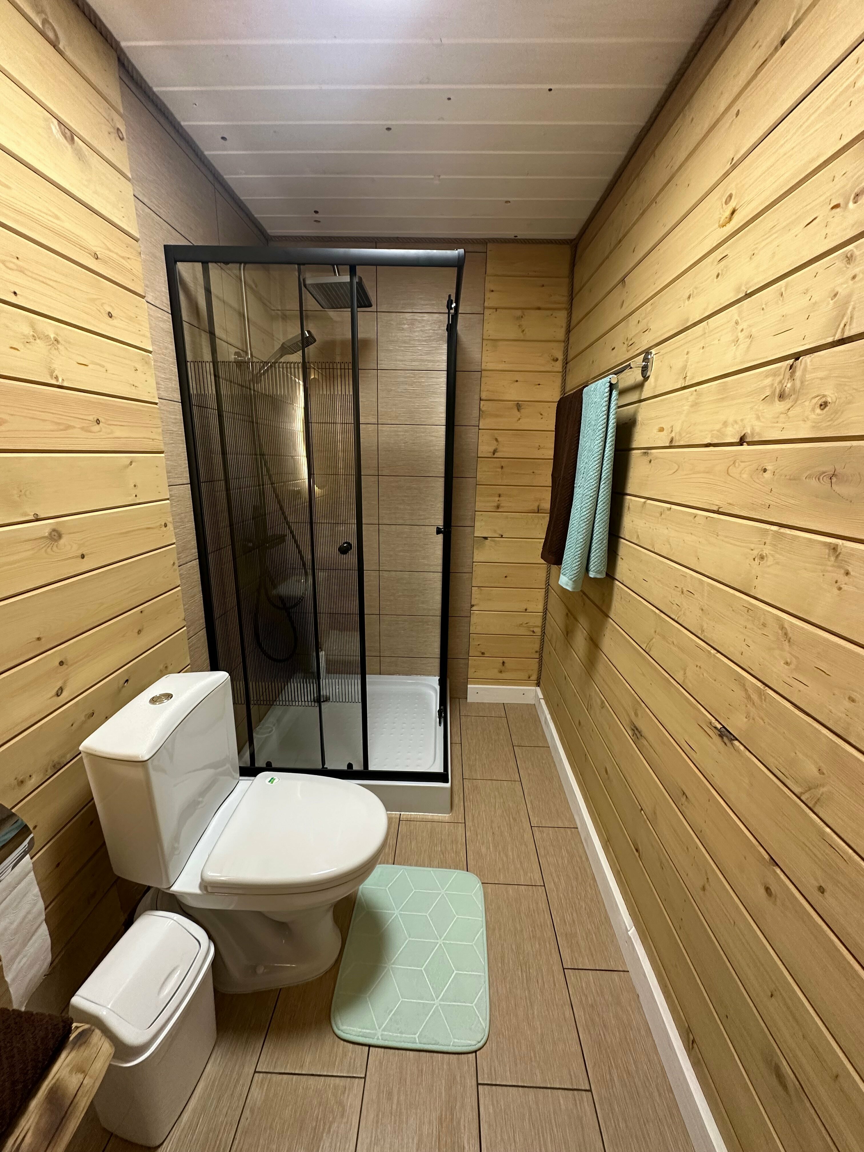 Семейный домик с двумя комнатами и уютной кухней