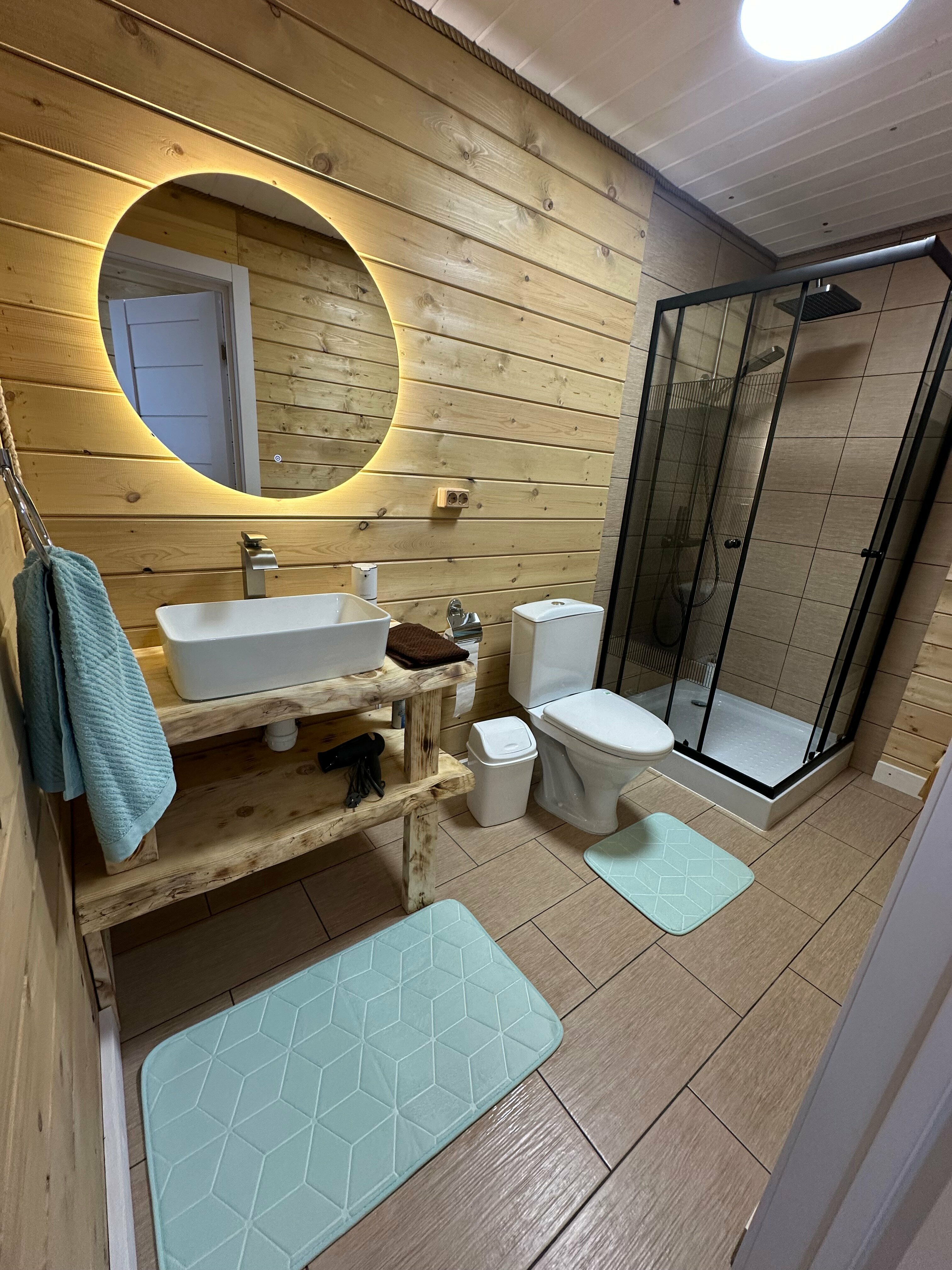 Семейный домик с двумя комнатами и уютной кухней