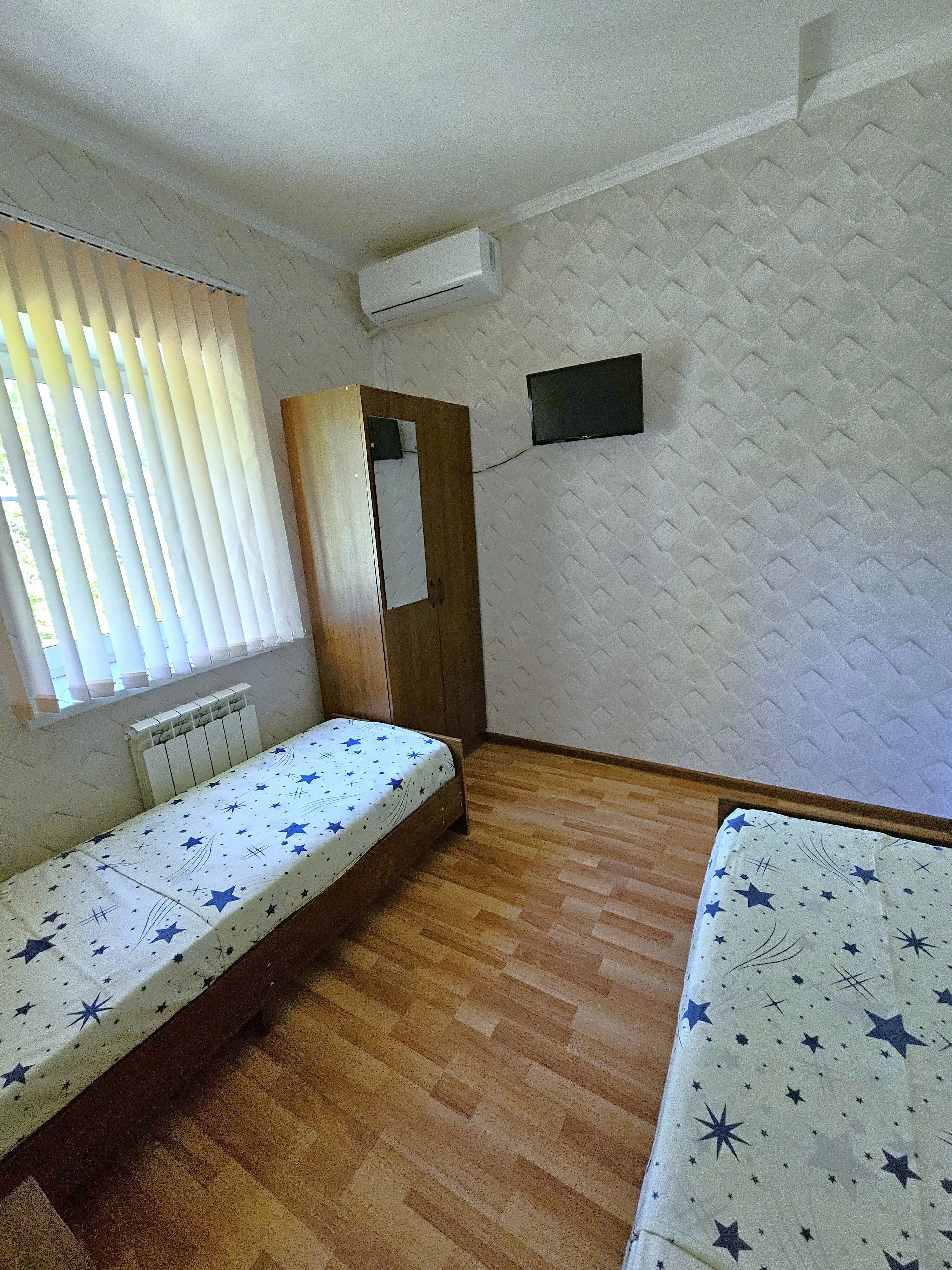 Двухместный номер с 1 кроватью или 2 отдельными кроватями и общей ванной комнатой