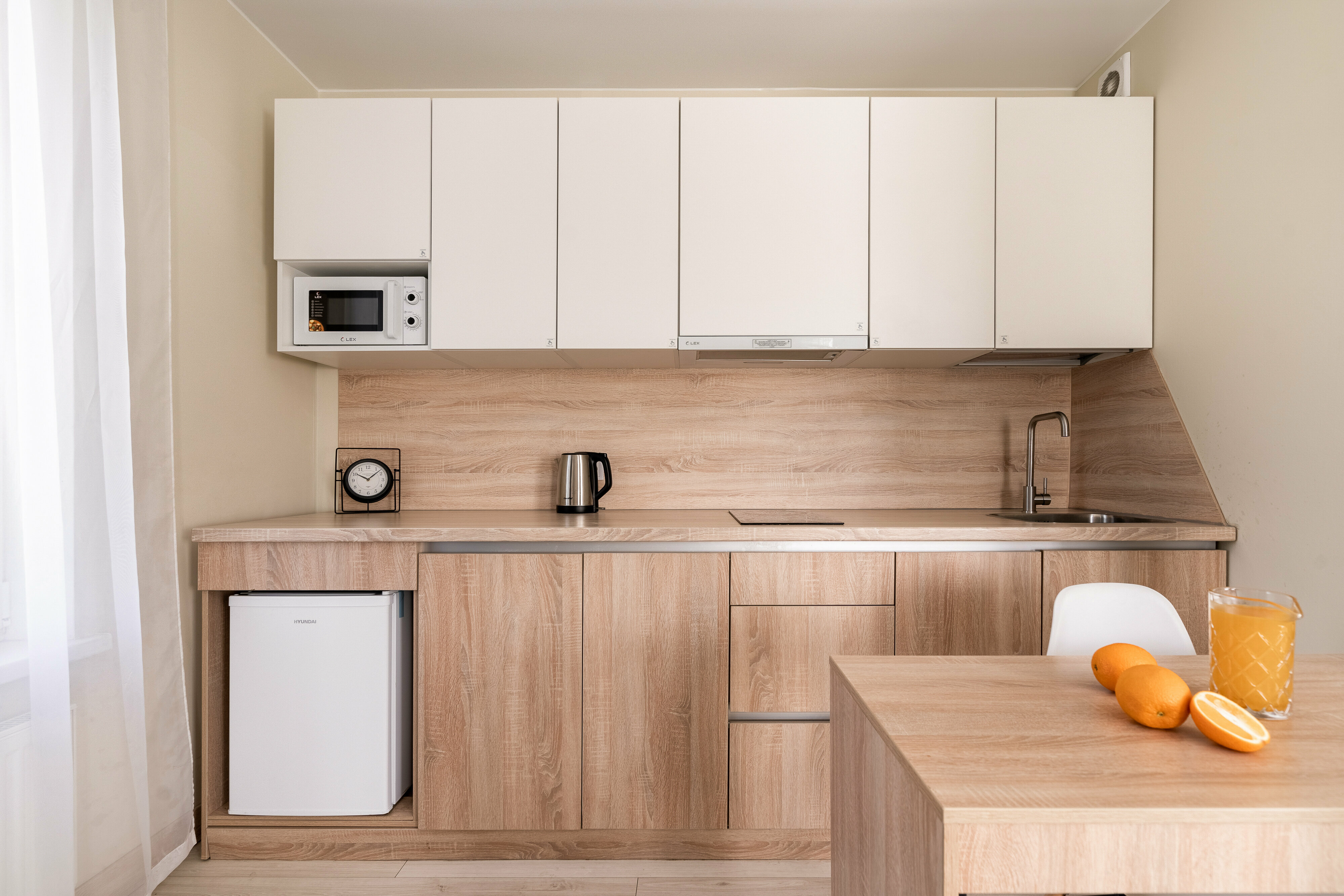 Семейный номер с двуспальной кроватью и диваном