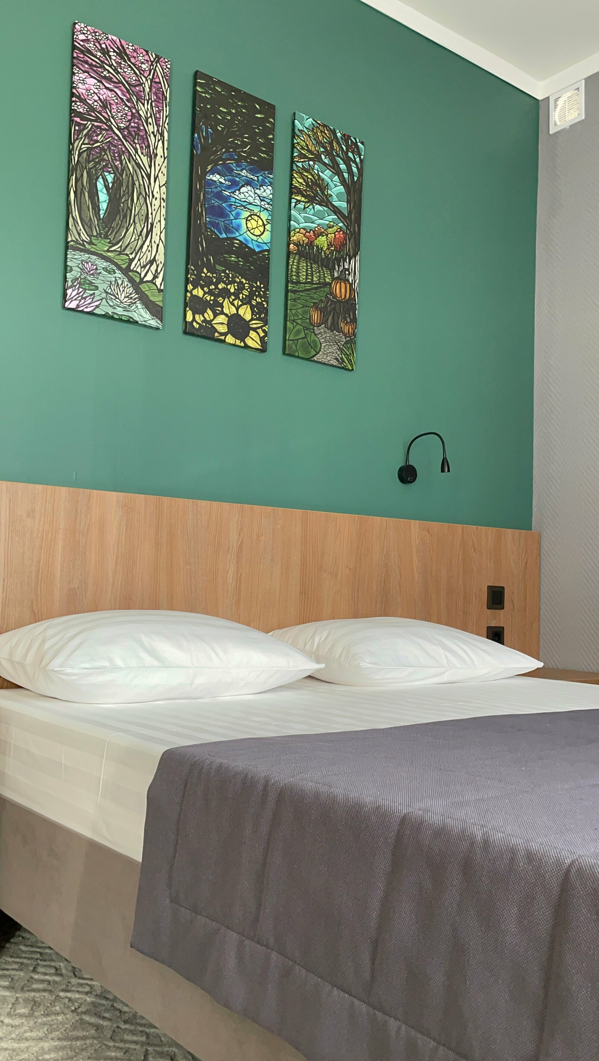 Номер 3 зеленый