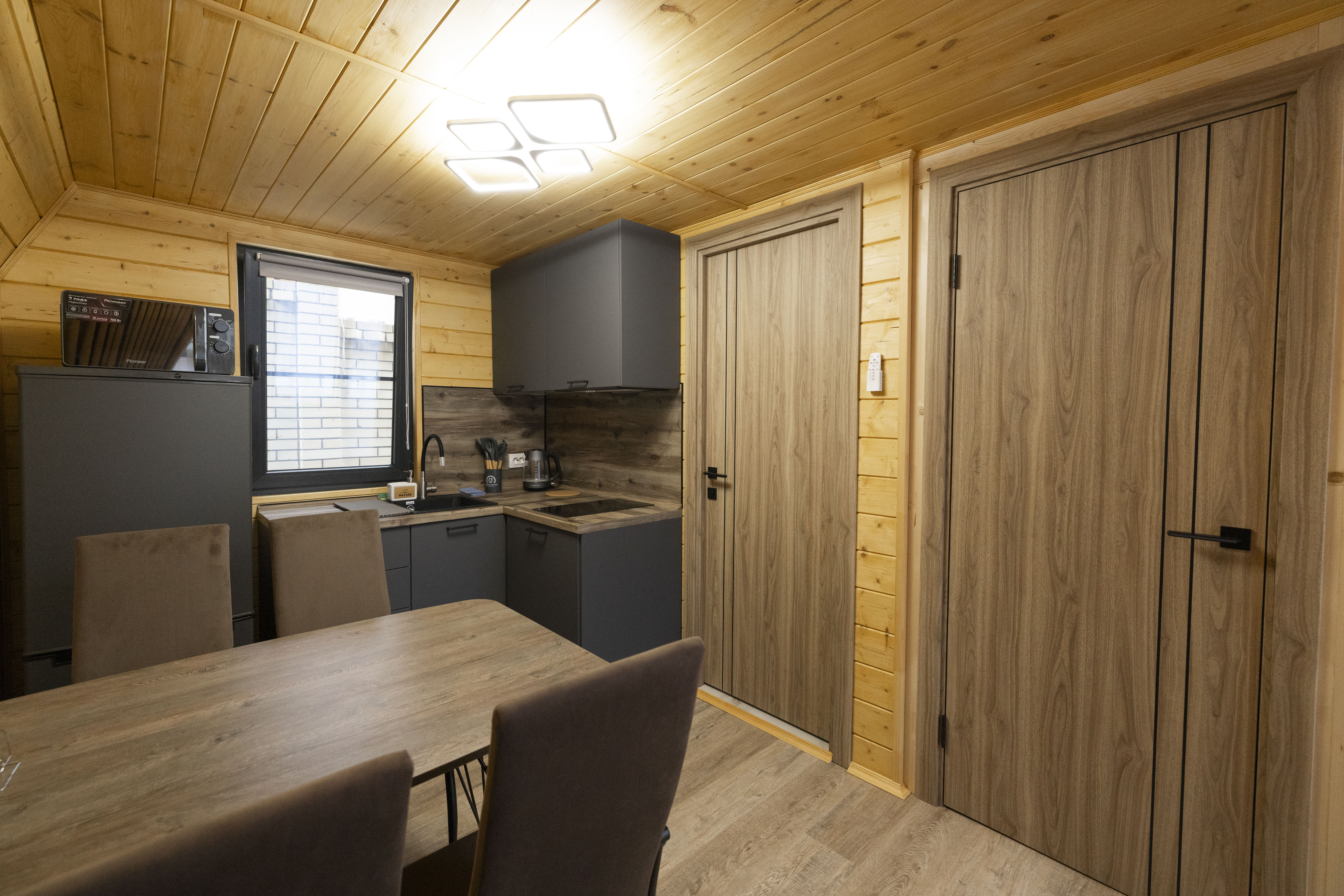 Коттедж с балконом