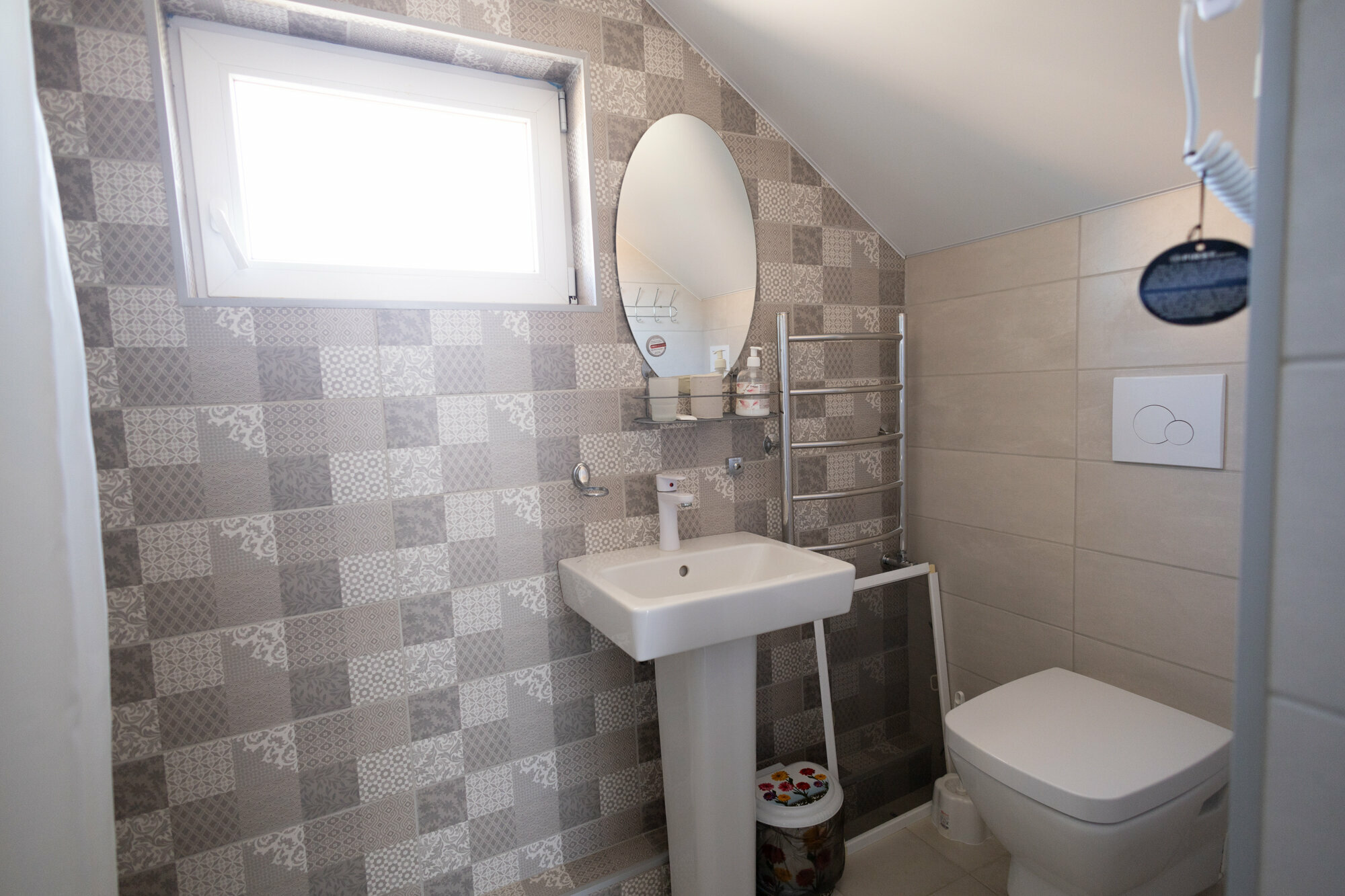 Двухкомнатные номера Стандарт Плюс без кухни для 2-5 гостей. Кондиционер, телевизор, холодильник, фен.